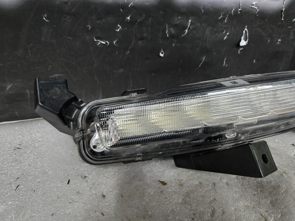 2010-2014 Rolls-Royce Ghost RR4 Passenger Right RH Turn Signal 63137211432 OEM