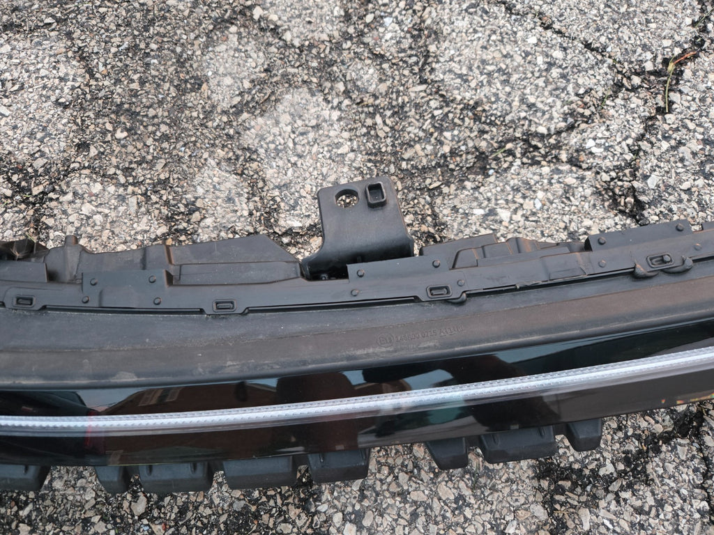 2024 2025 HYUNDAI SONATA FRONT LED DAYTIME RUNNING LIGHT BAR OEM 92209-L1550