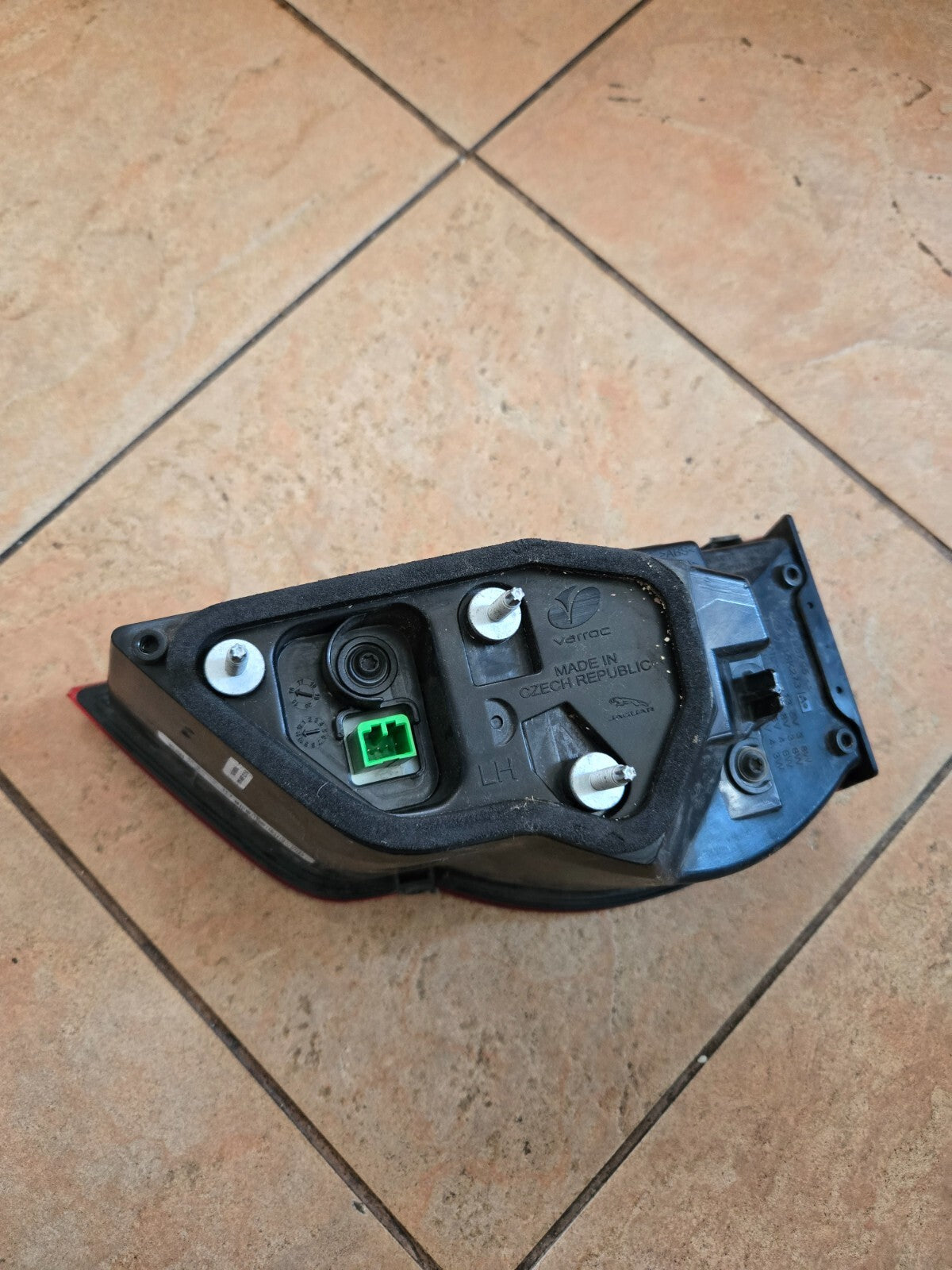 2017-2020 JAGUAR F-PACE REAR LEFT LIFTGATE BRAKE LIGHT TAIL HK83-15K273-AA OEM