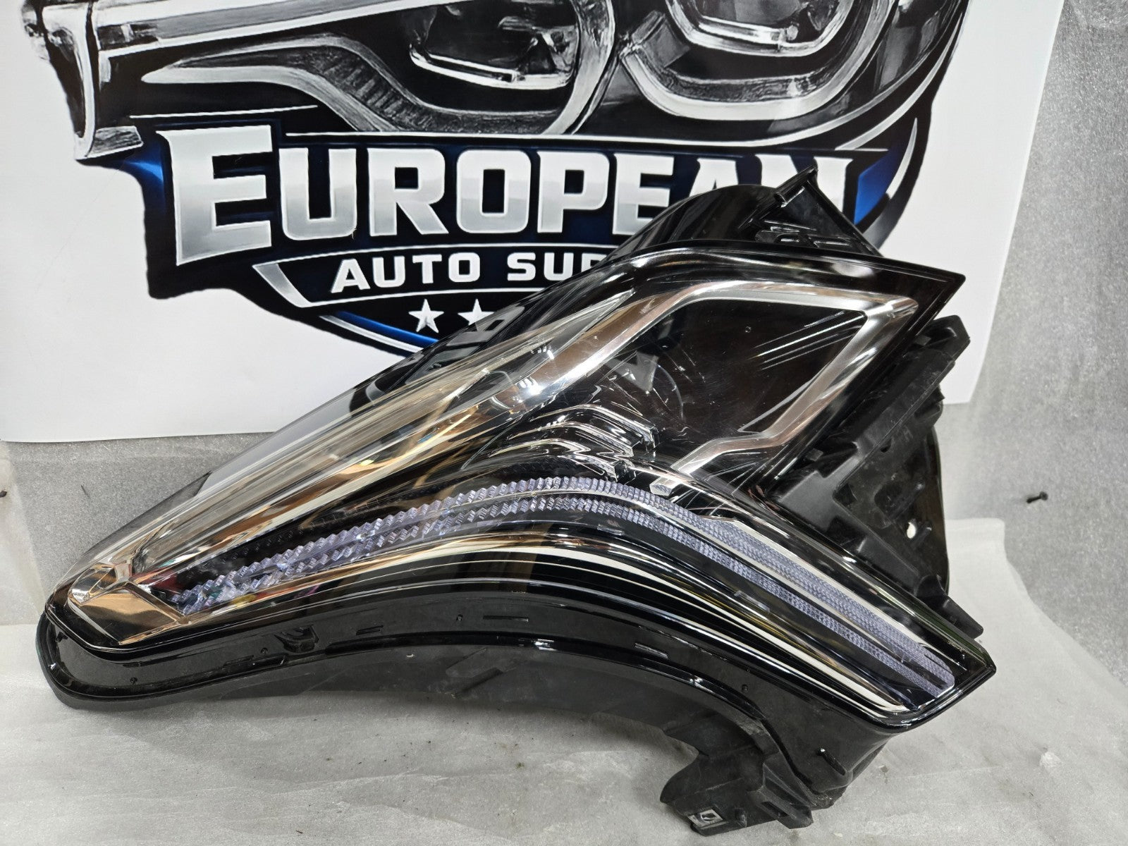 2017-2020 Cadillac XT5 OEM Right RH Passenger Side LED Headlight OEM 84826666