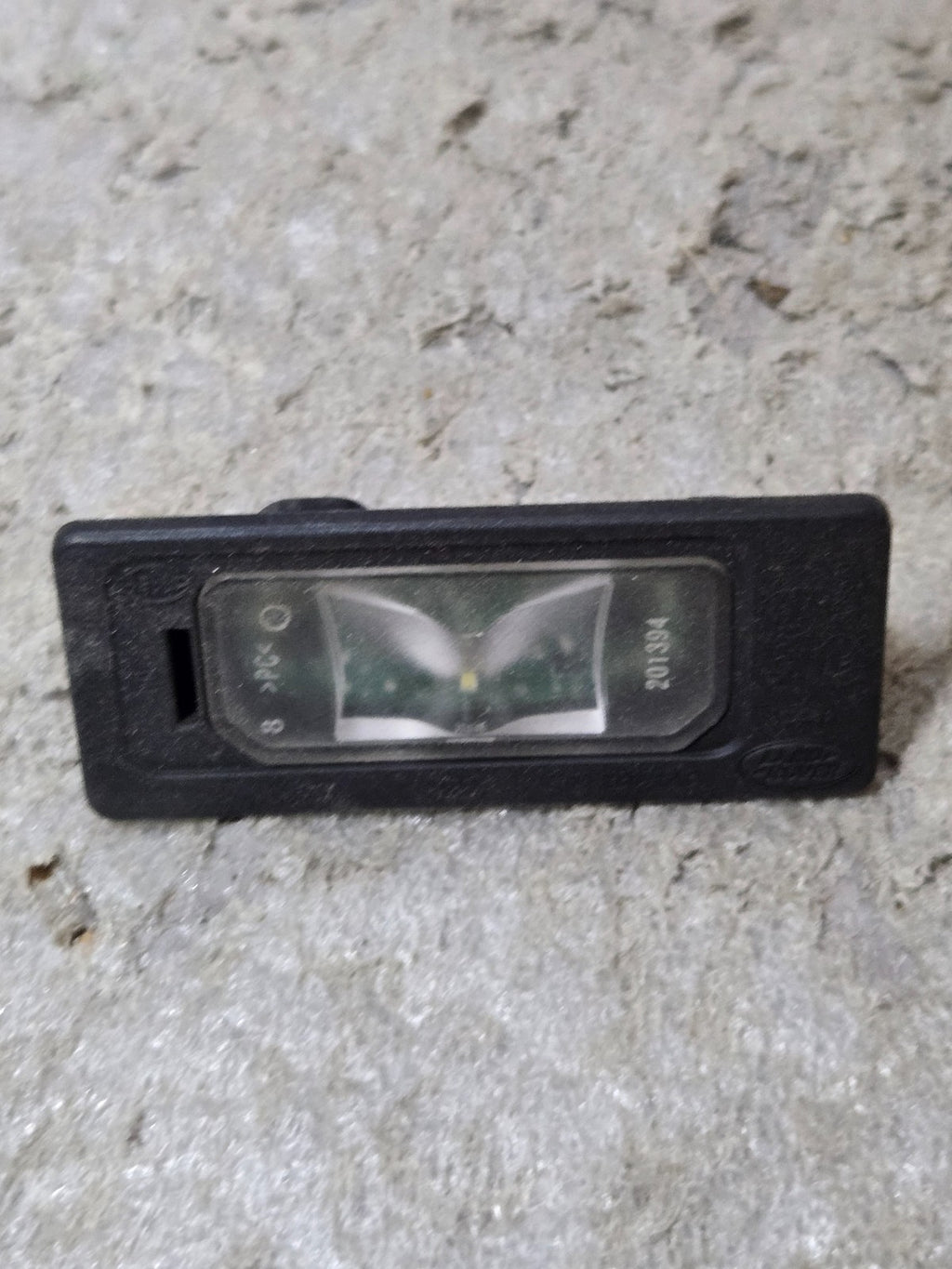 2017 - 2022 JAGUAR F-PACE REAR LEFT OR RIGHT LICENSE PLATE LIGHT LAMP OEM