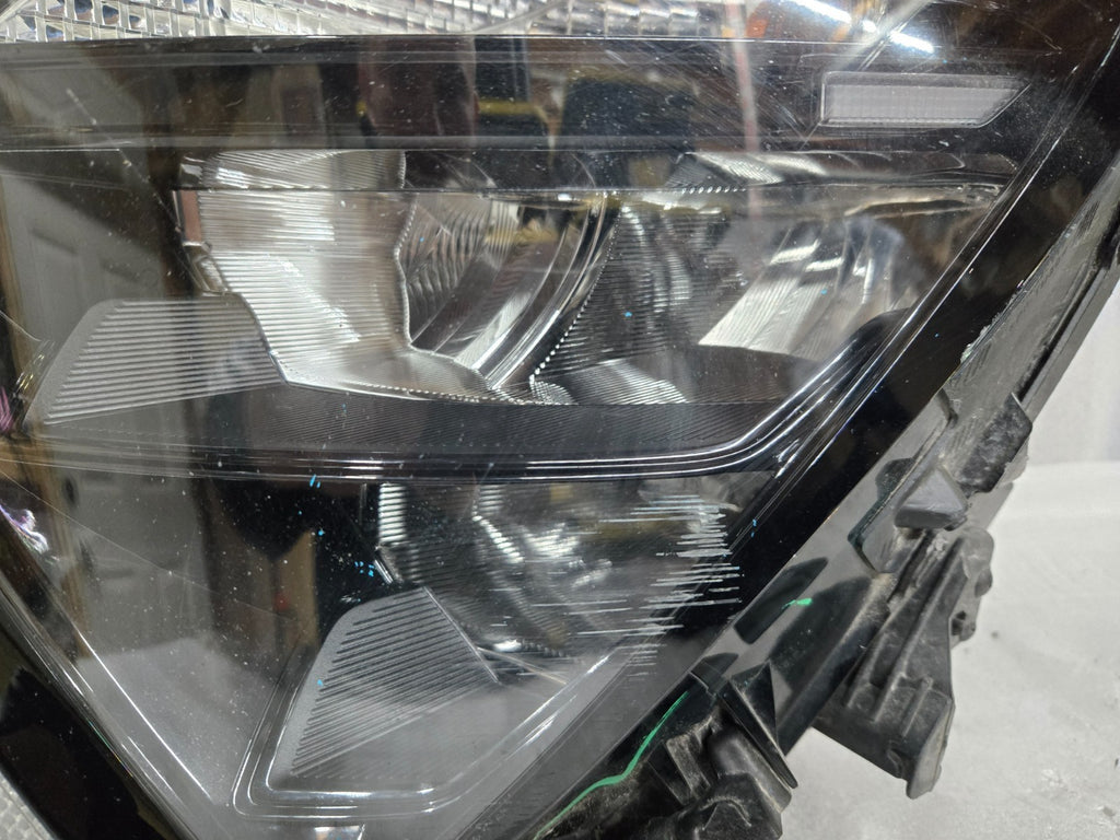 2022-23 Kia Sportage Left LH Driver Side Reflector LED Headlight 92101-DW000 OEM