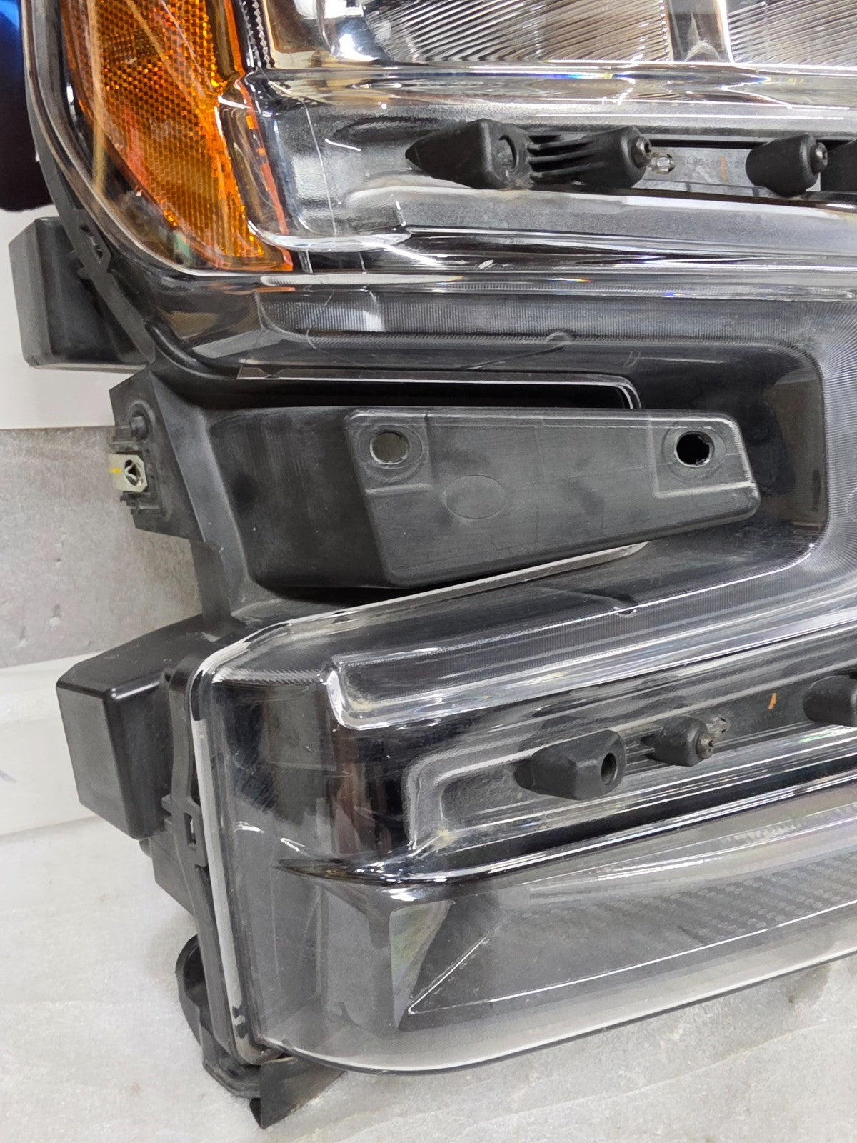 2019 2020 2021 CHEVROLET SILVERADO 1500 RIGHT PASSENGER HEADLIGHT 84621851 OEM