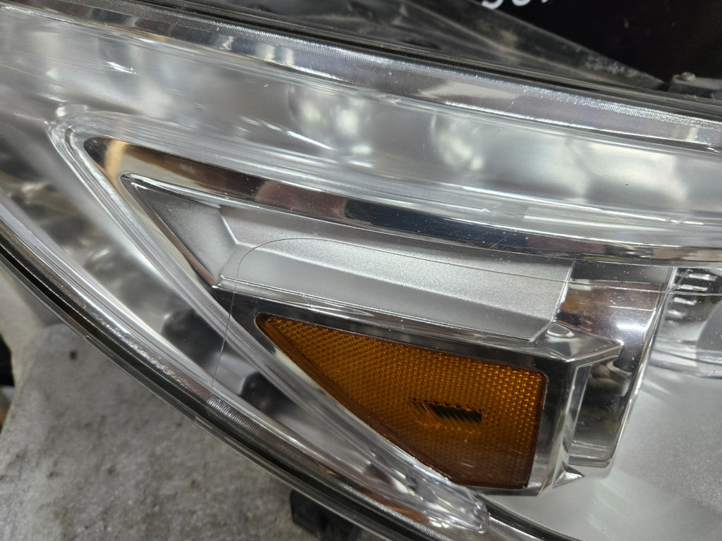 2013-2017 Buick Enclave Xenon HID Headlight NON-AFS Right Passenger Side OEM