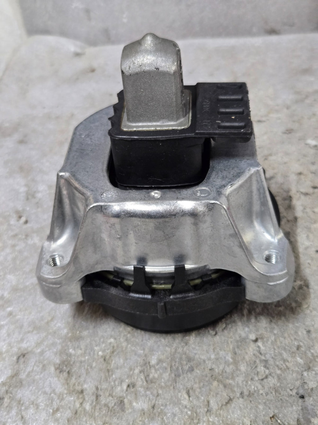 2019 - 2024 BMW X4 G02 XDRIVE 3.0L ENGINE MOTOR RIGHT SIDE MOUNT BRACKET OEM