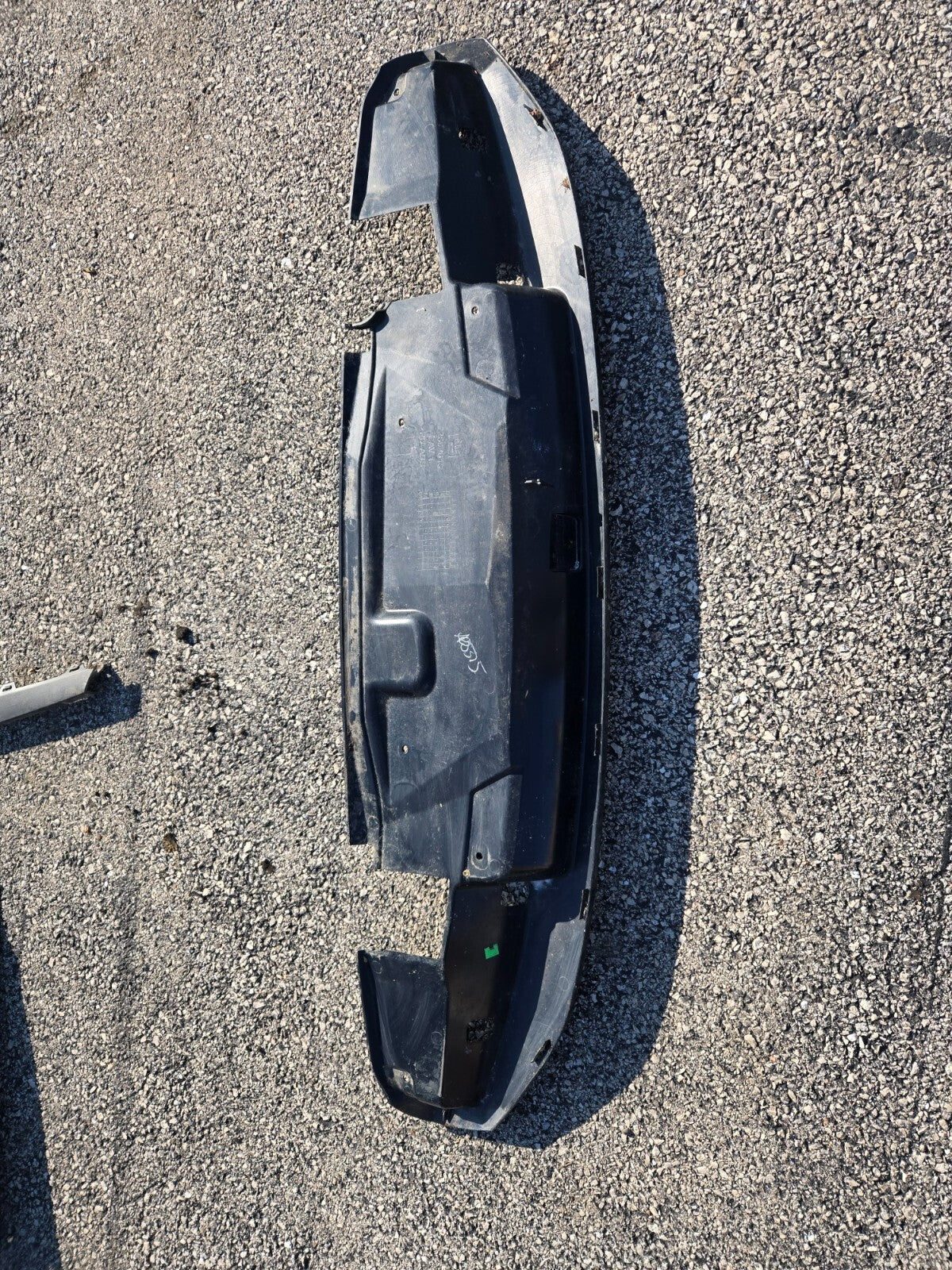 15-20 CHEVROLET SUBURBAN TAILGATE LIFTGATE ROOF SPOILER LOWER COVER OEM 22892618