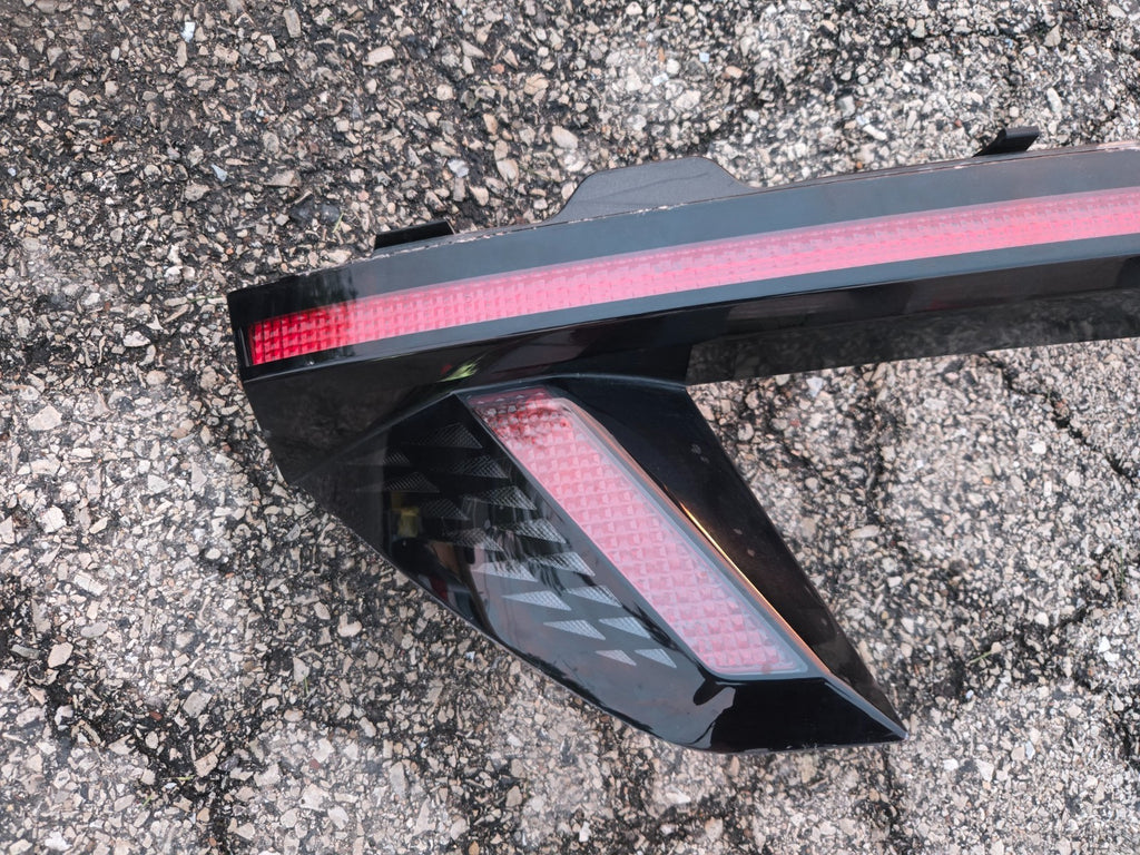 2022-2024 Hyundai Tucson Rear Tail Light Bar 92403-N9150 OEM w/ Camera