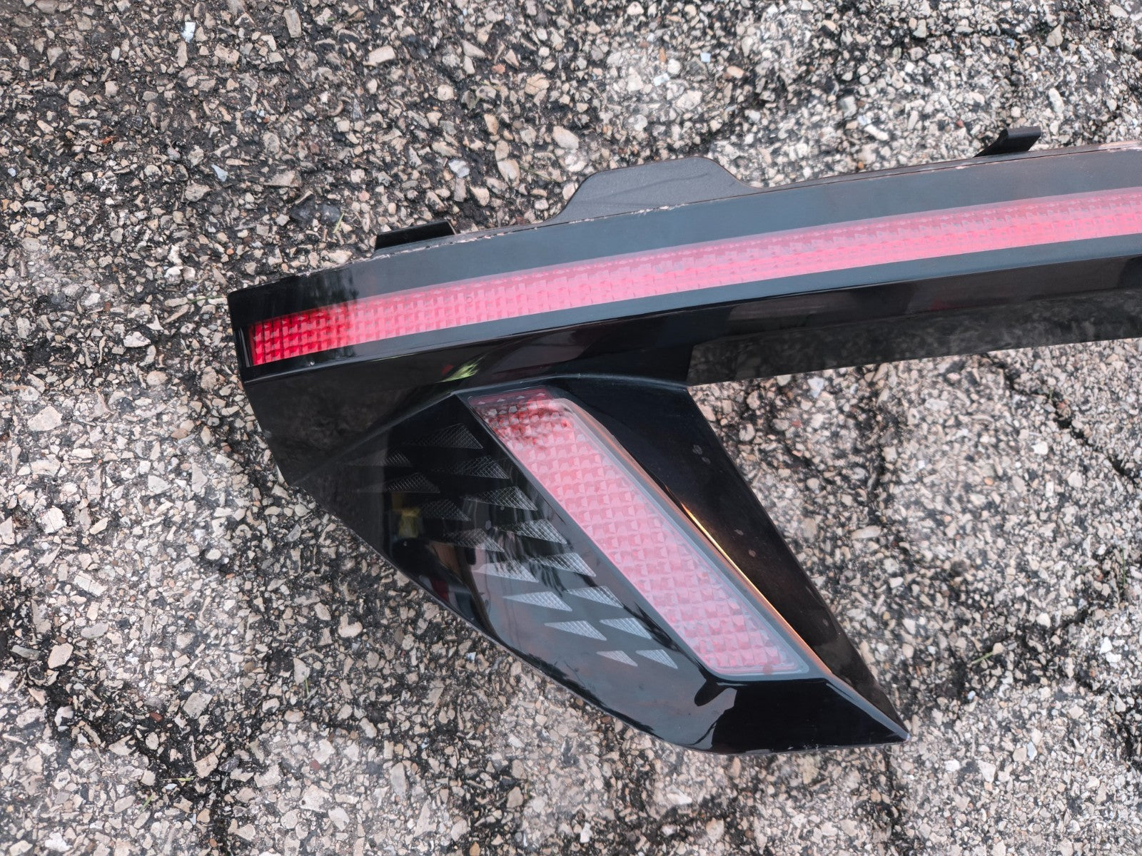 2022-2024 Hyundai Tucson Rear Tail Light Bar 92403-N9150 OEM w/ Camera