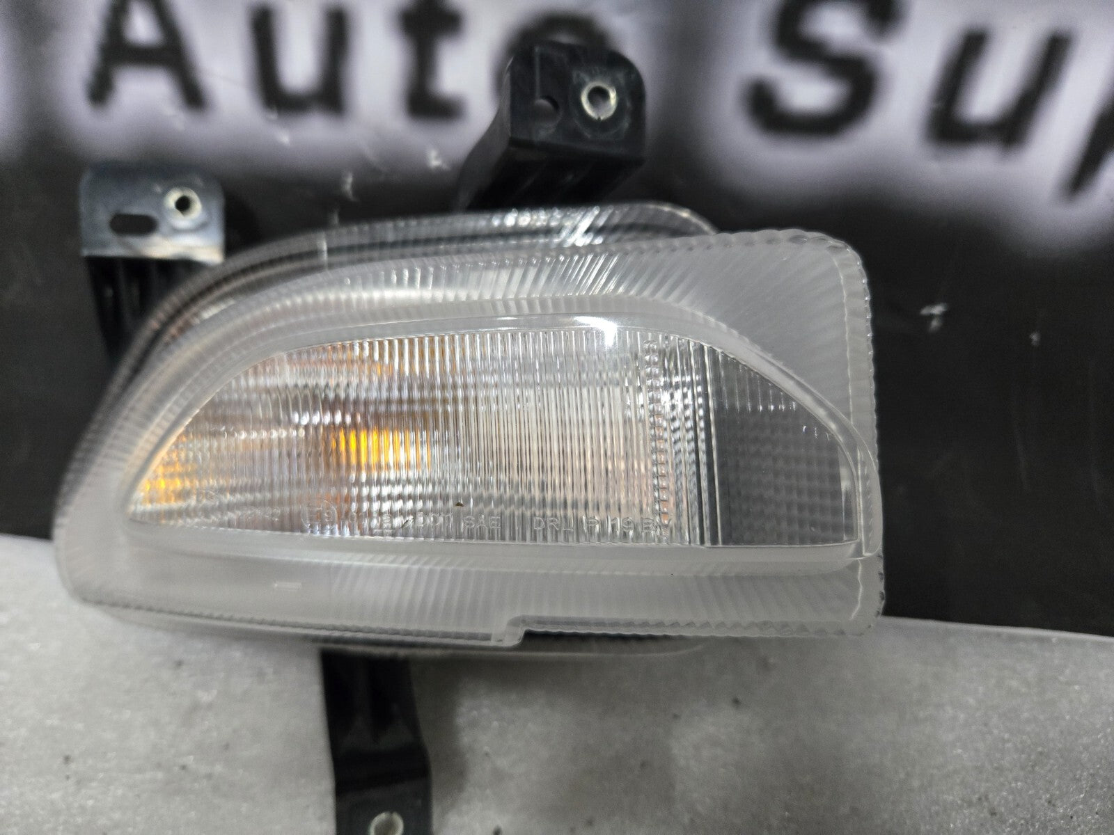 2015-2018 JEEP RENEGADE FRONT RIGHT TURN SIGNAL P/N 521777740 GENUINE OEM