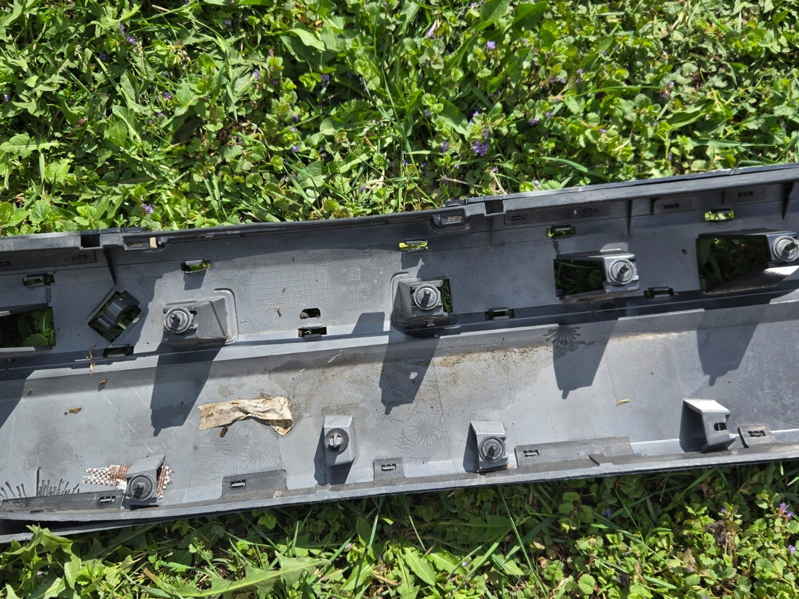 2021-2023 GMC Yukon XL Rear Tailgate Trim Molding Garnish Applique ANU36600 OEM