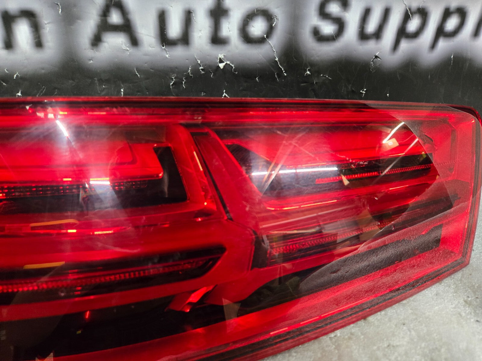 2016-2018 AUDI Q7 Left LH Drivers Side LED Tail Light Lamp Upper 4M0945093D OEM