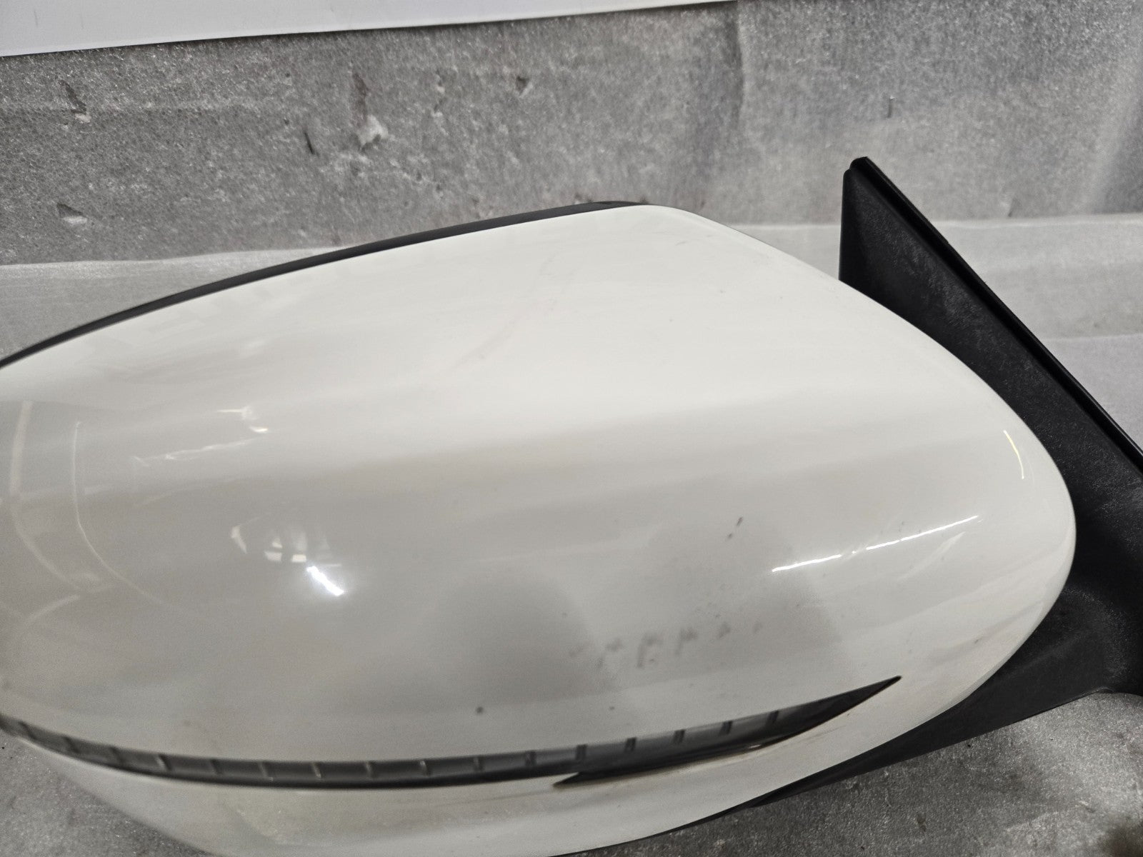 17-20 NISSAN ROGUE RIGHT RH SIDE VIEW DOOR MIRROR w/ CAMERA E4034237 WHITE