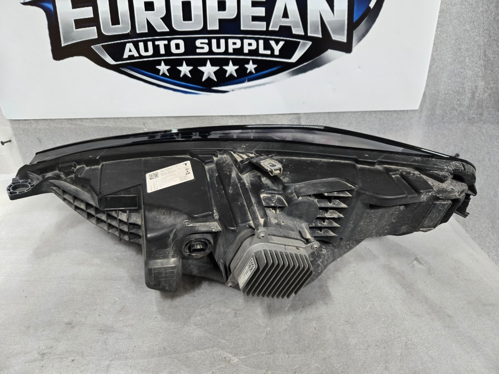 2022-2024 Tesla Model S Plaid Right RH Passenger LED Headlight OEM 1563714-95-C