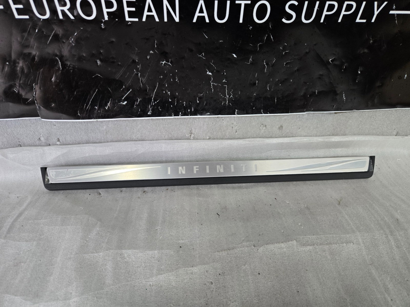2018 - 2020 INFINITI QX60 FRONT LEFT DOOR SILL SCUFF PLATE STEP TRIM COVER OEM
