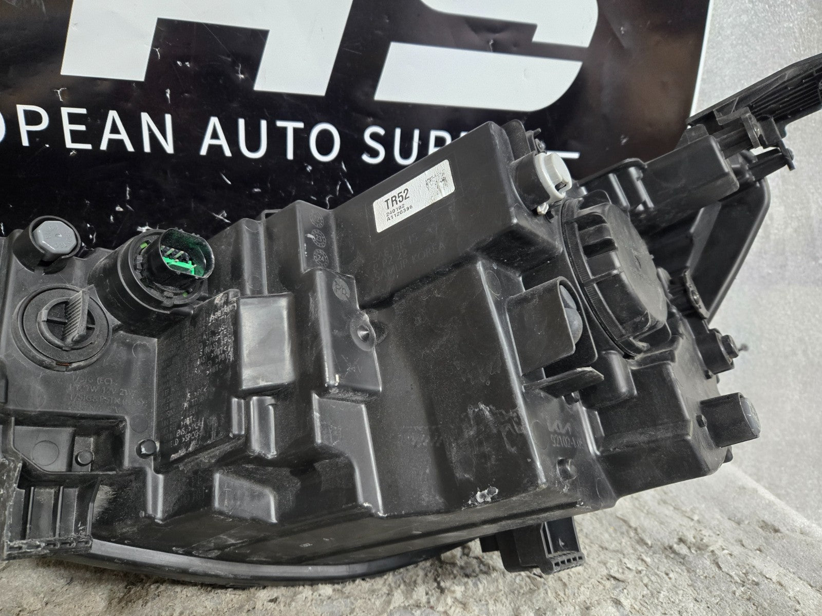2023-2025 Kia Soul Right RH Passenger Side Halogen Headlight OEM 92102-K05