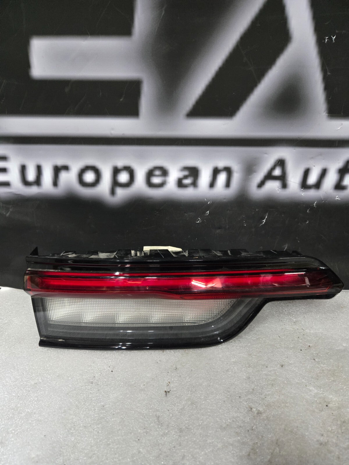 2021 2022 2023 Jeep Grand Cherokee LH Drivers Liftgate Tail Light 68458943AE OEM