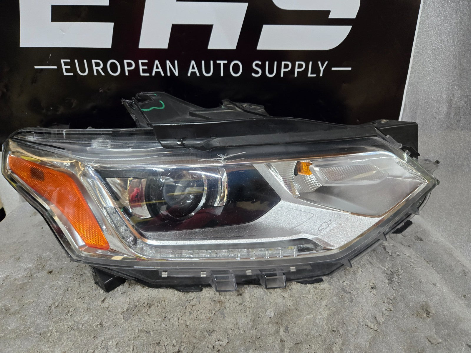 2018 2019 2020 2021 Chevrolet Traverse Headlight Xenon HID RH Right Side OEM