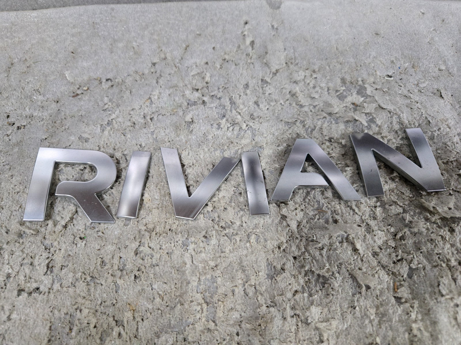 2022-2025 RIVIAN R1T REAR TAILGATE TRUNK NAMEPLATE OEM USED