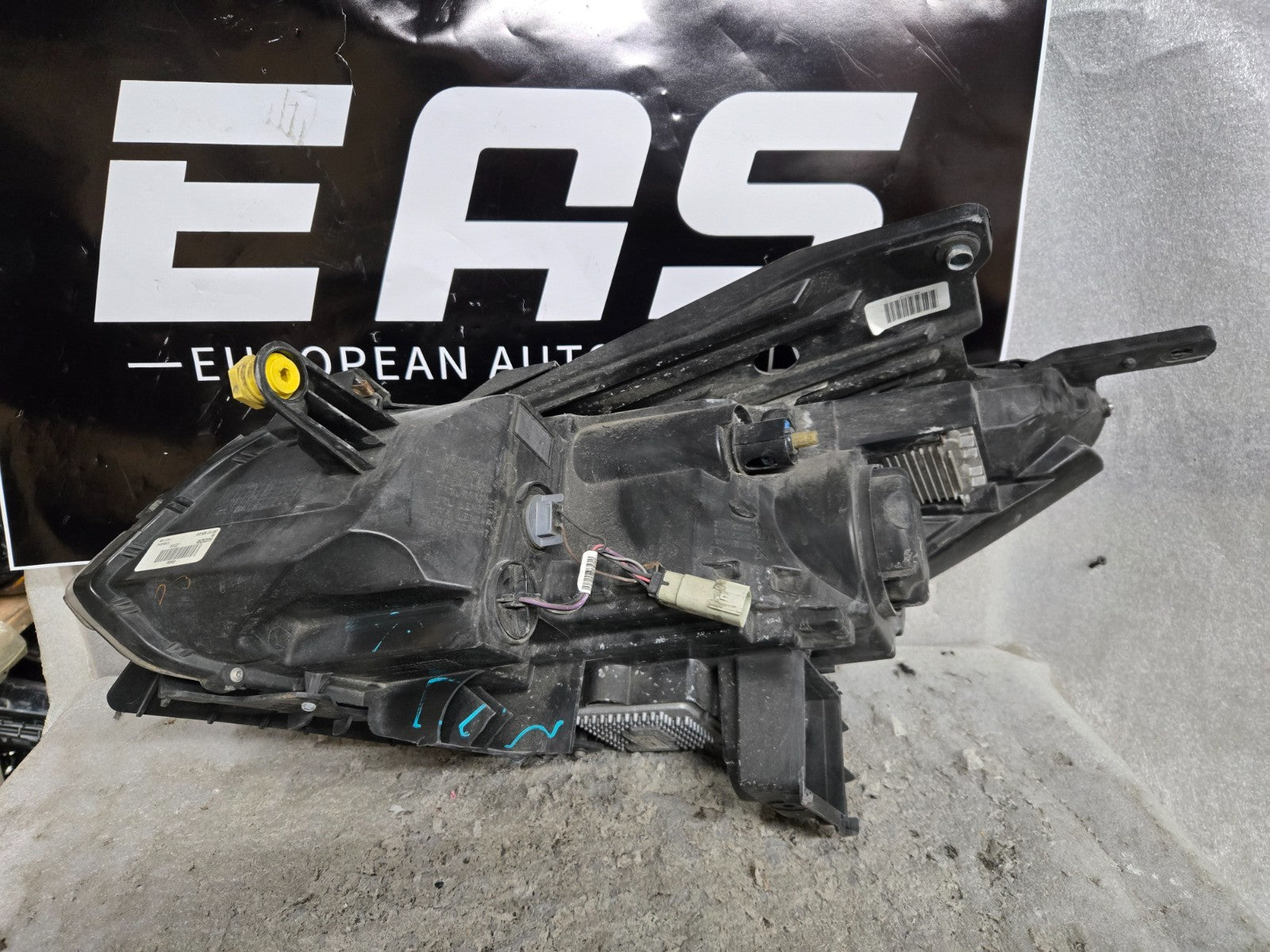 2013-2017 Buick Enclave Xenon HID Headlight NON-AFS Right Passenger Side OEM