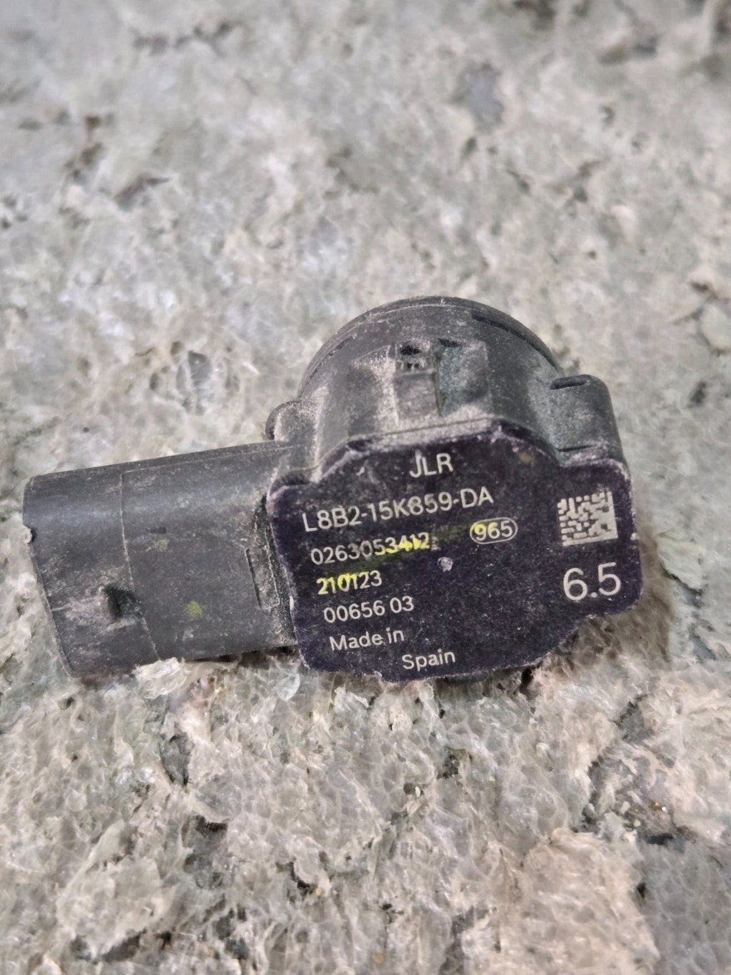 OEM Jaguar Land Rover PDC Bumper Parking Ultrasonic Sensor Black L8B2-15K859-DA