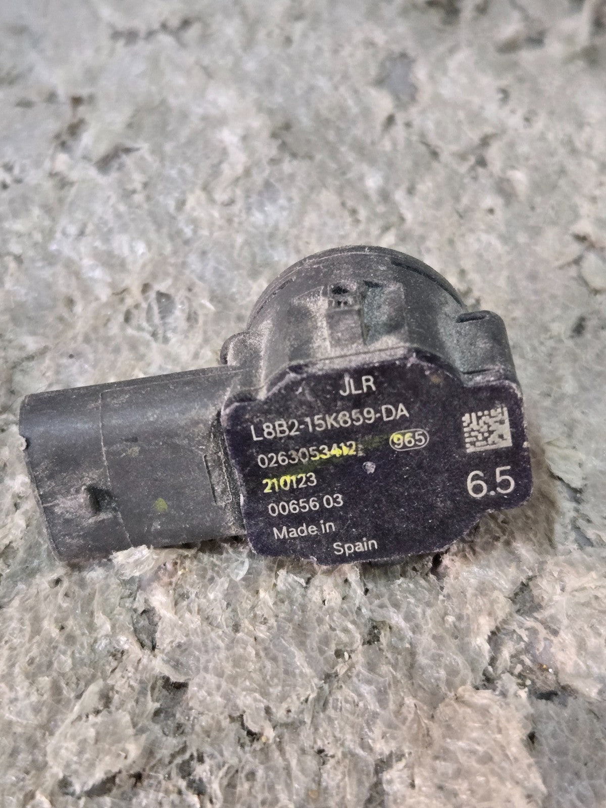OEM Jaguar Land Rover PDC Bumper Parking Ultrasonic Sensor Black L8B2-15K859-DA