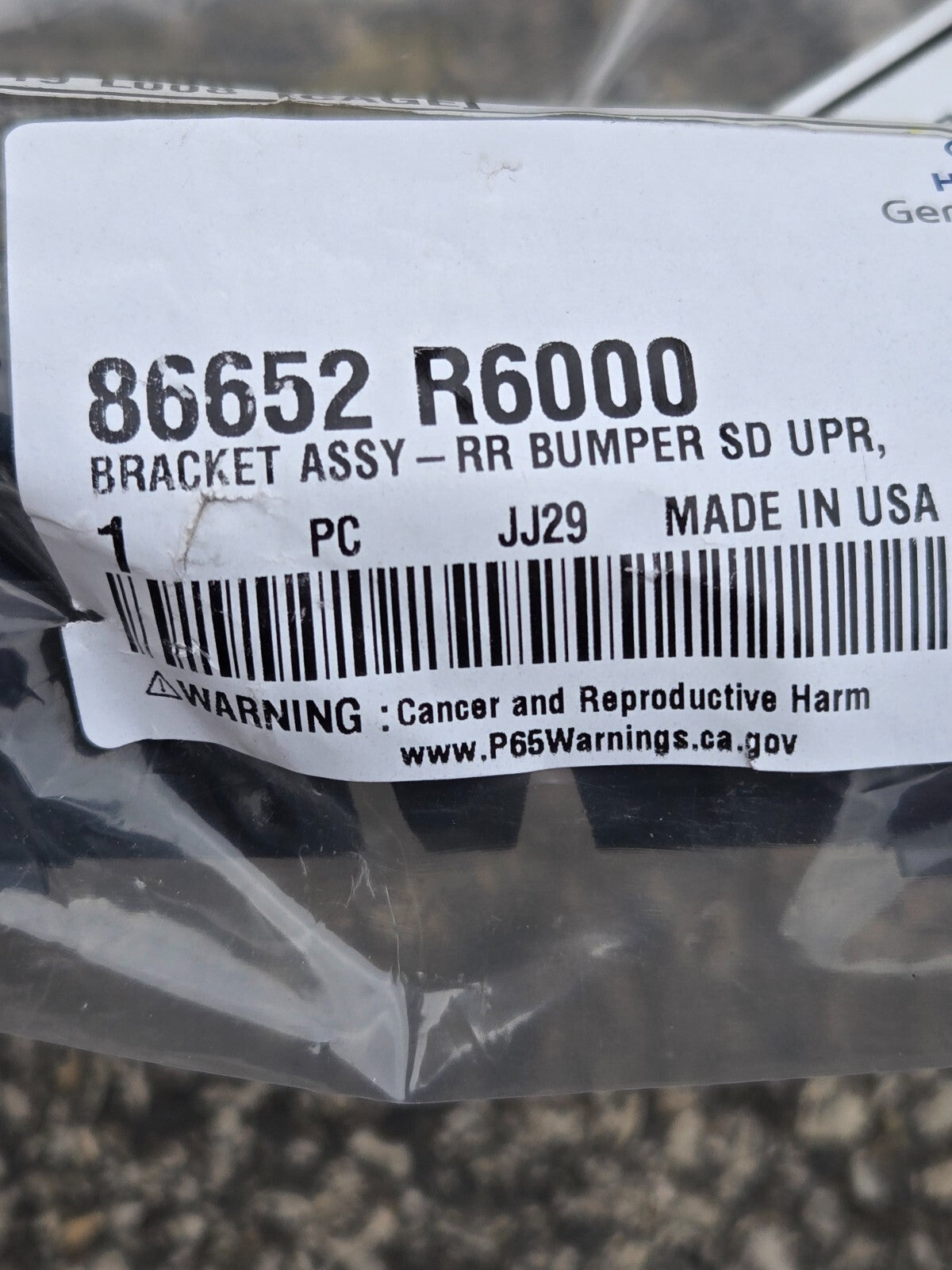 Genuine Hyundai Bumper Cover Bracket 86652-R6000 OEM NEW