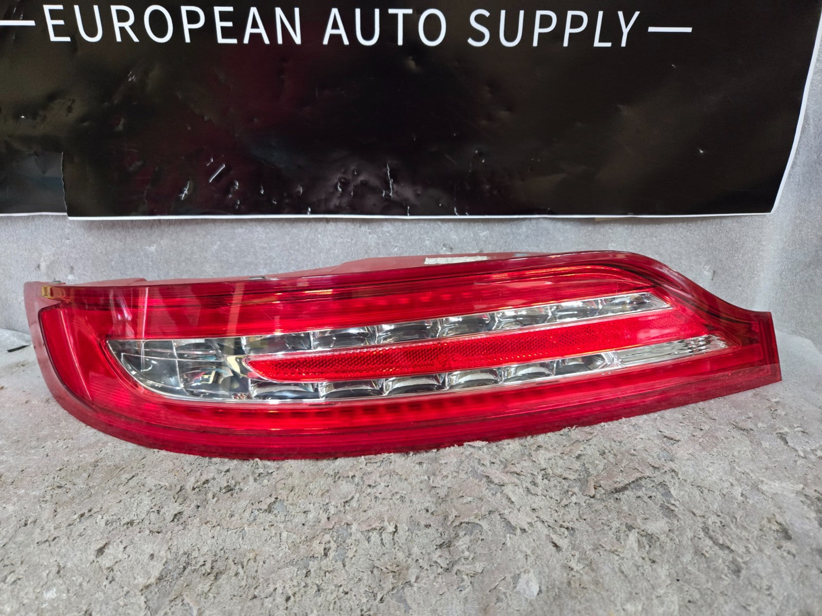 2018-2020 LINCOLN MKC REAR LEFT TAILGATE TAILLIGHT TAIL LIGHT LAMP OEM 80569CA
