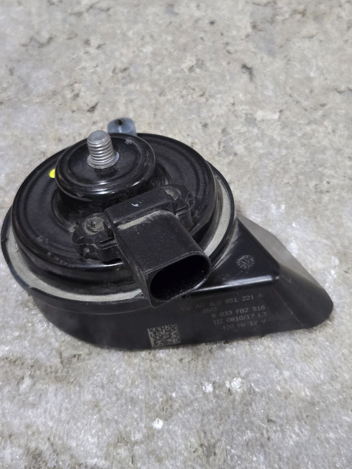 2007-2015 AUDI Q7 - HORN - LOW TONE / Frequency 4L0951221A OEM