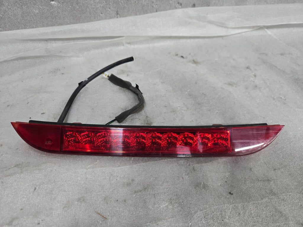 2015 - 2019 Hyundai Santa Fe XL Spoiler Mounted 3rd Third Brake Light LED OEM