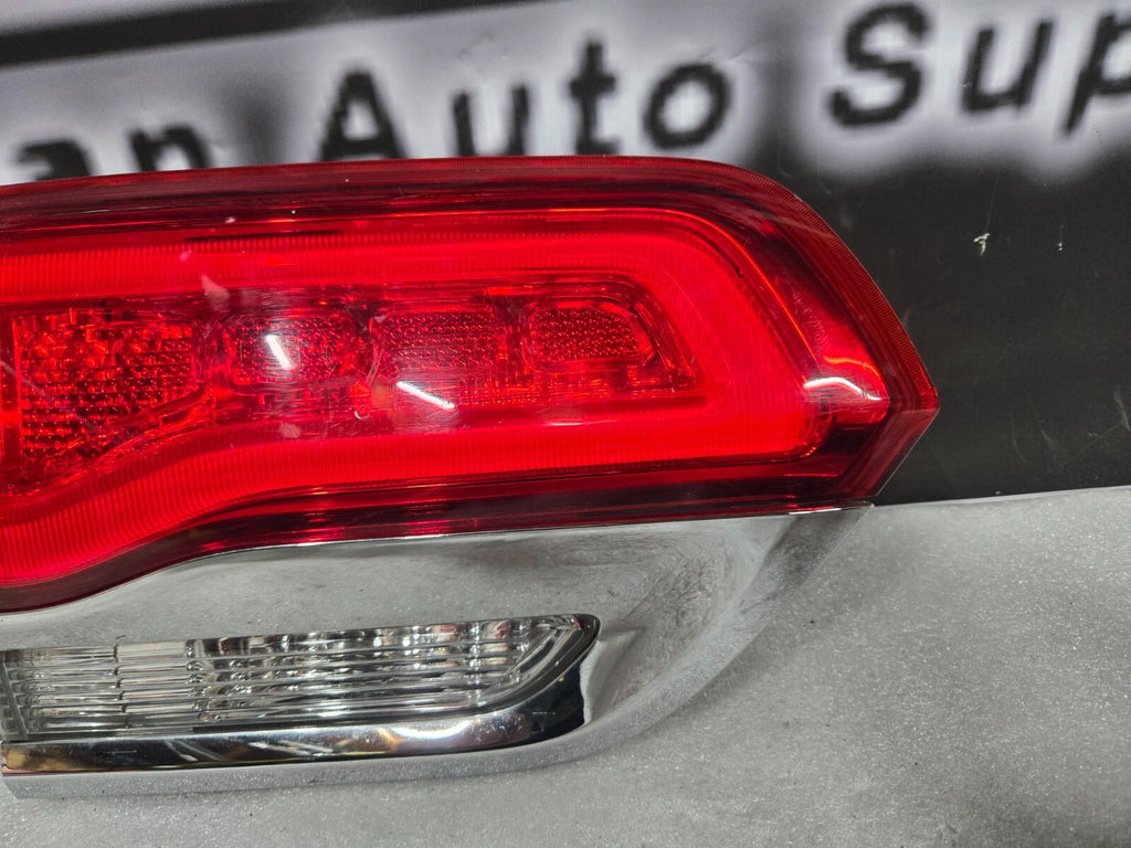 2014-2021 JEEP GRAND CHEROKEE REAR LEFT DRIVER SIDE INNER TAILLIGHT LAMP OEM