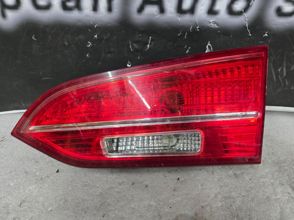 2013-2016 Hyundai Santa Fe Right RH Inner Tail Light Assembly OEM 92406-4Z0