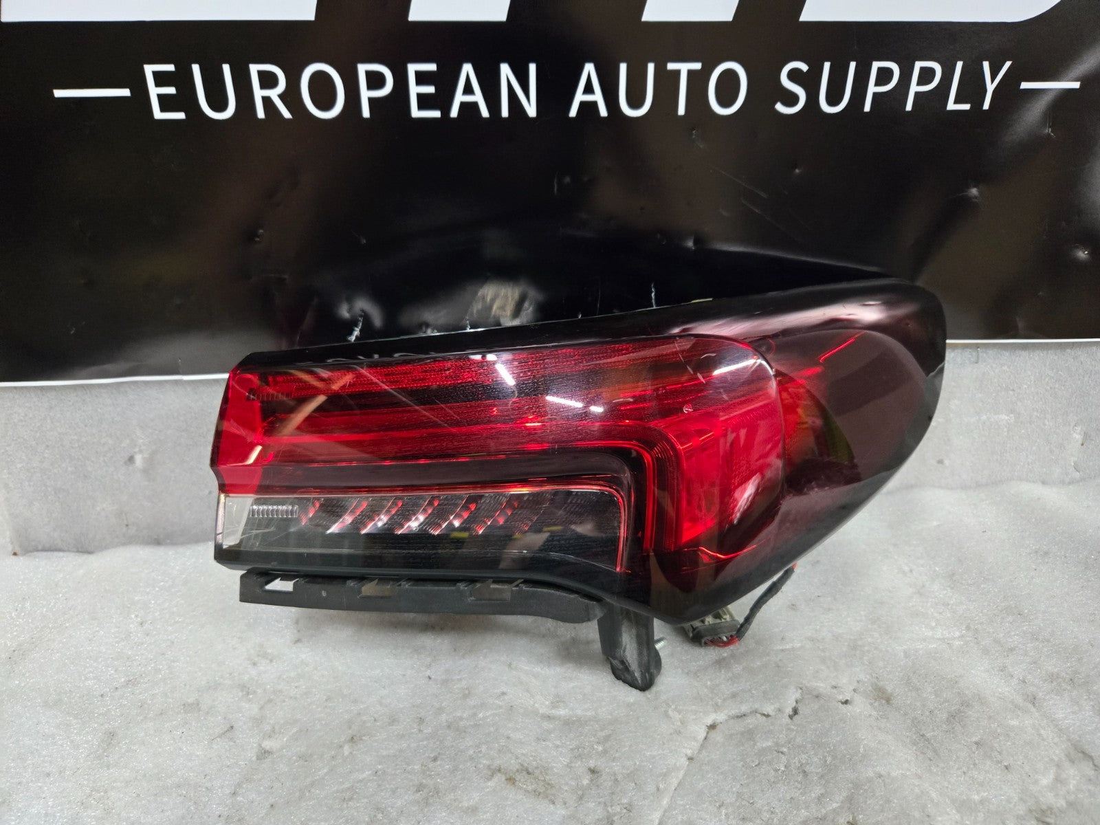 2021-2023 BUICK ENVISION REAR RIGHT OUTER TAILLIGHT TAILLAMP LED OEM 85594575