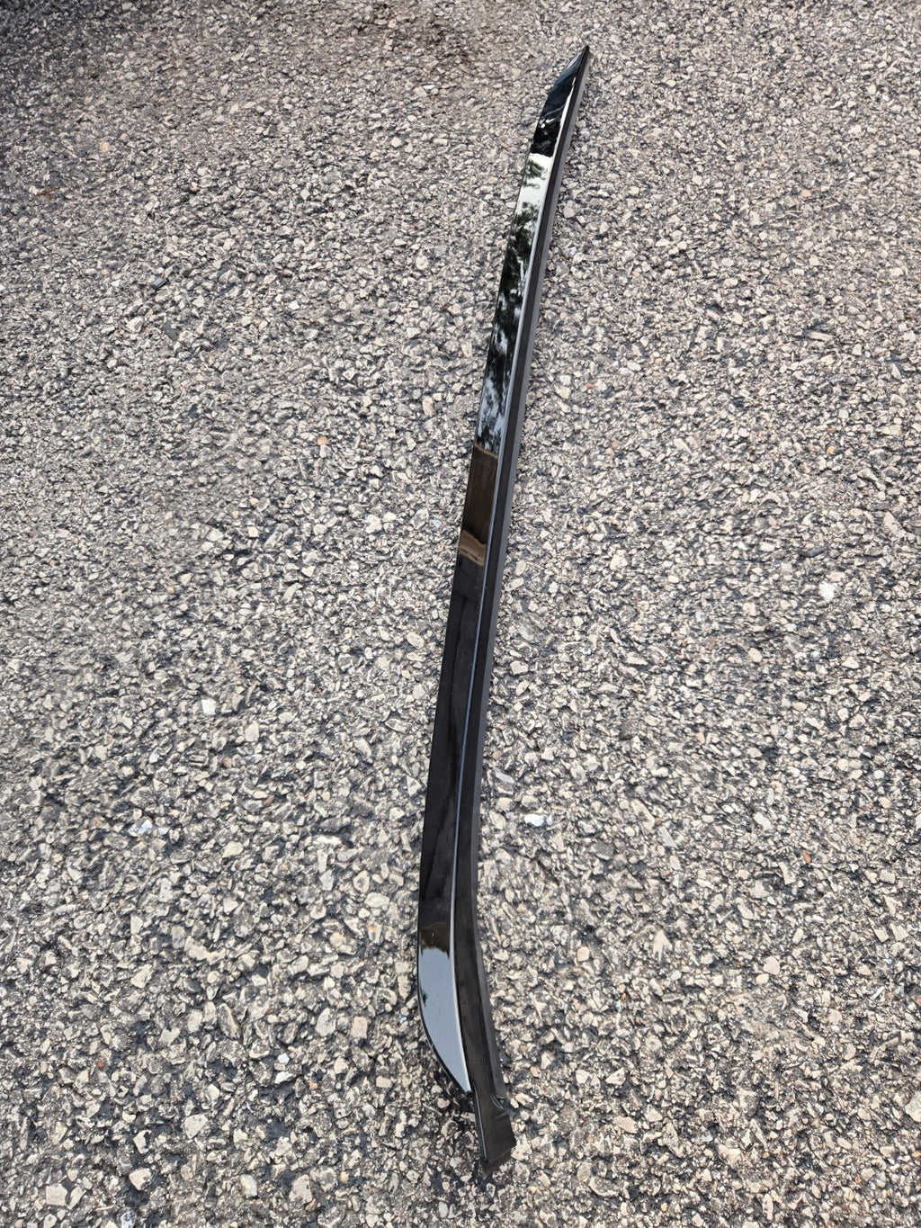 2019-2020 HYUNDAI SANTA FE FRONT RH WINDSHIELD MOLDING TRIM OEM 86140-S1000