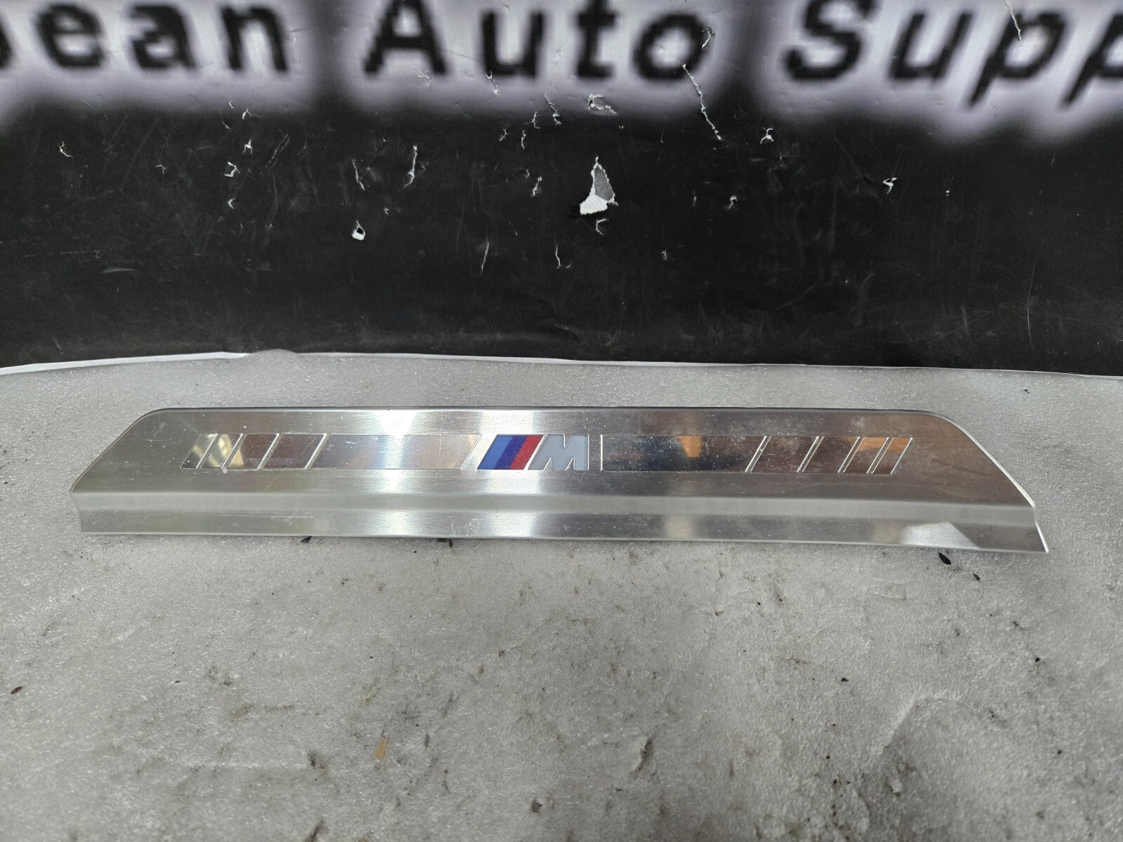 2023 BMW i7 G70 Rear Left Door M Sill Scuff Plate Trim Panel 51479870761 OEM