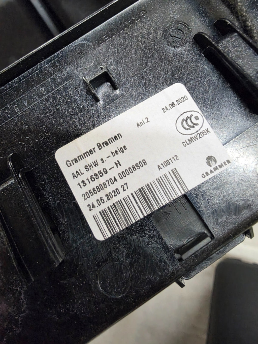 2016-2022 MERCEDES GLC300 X253 CENTER CONSOLE ARMREST LID OEM A2055406865 BEIGE
