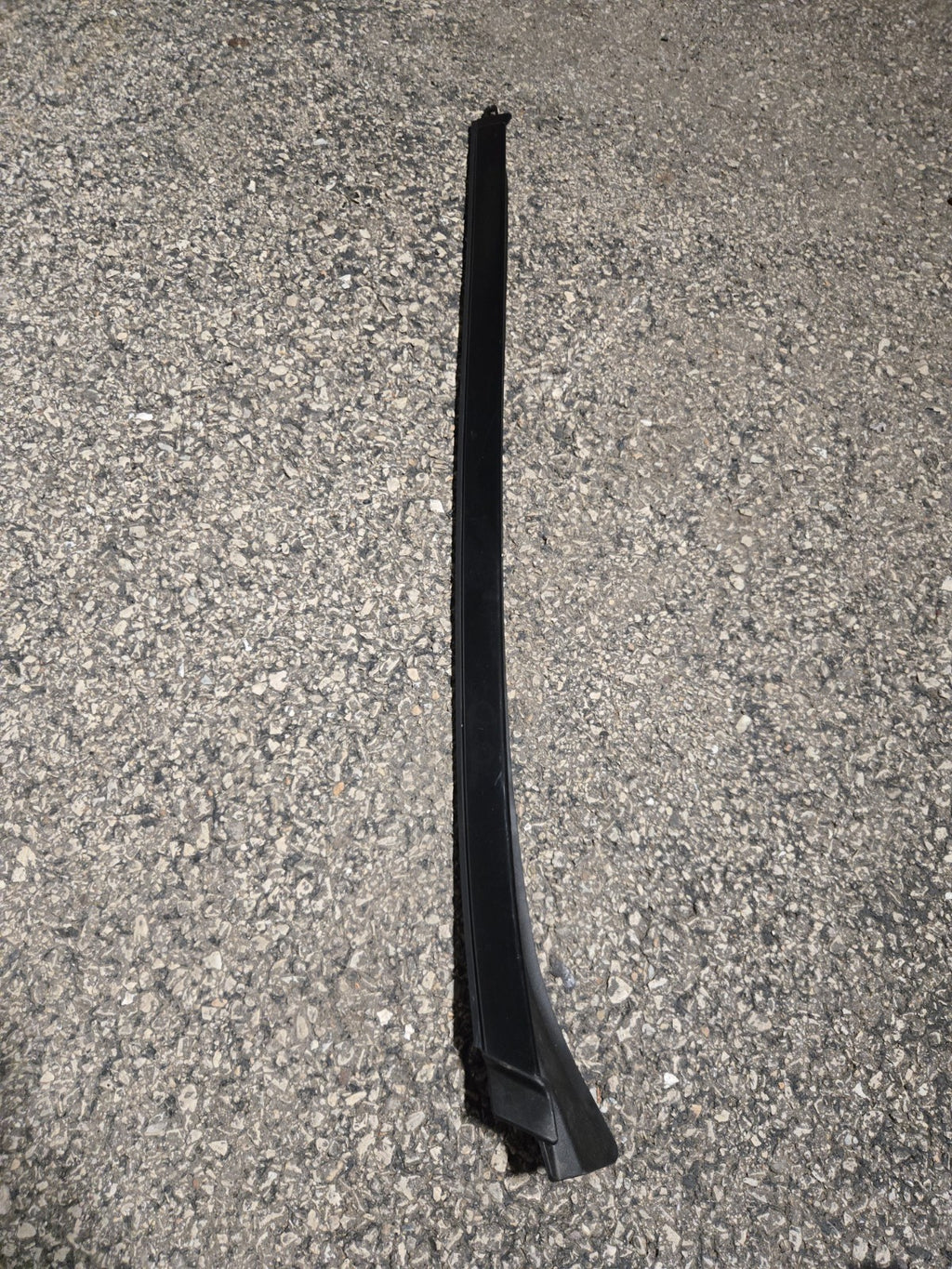 2020 - 2026 MERCEDES GLS450 X167 FRONT RIGHT A PILLAR MOLDING OEM A1676908812