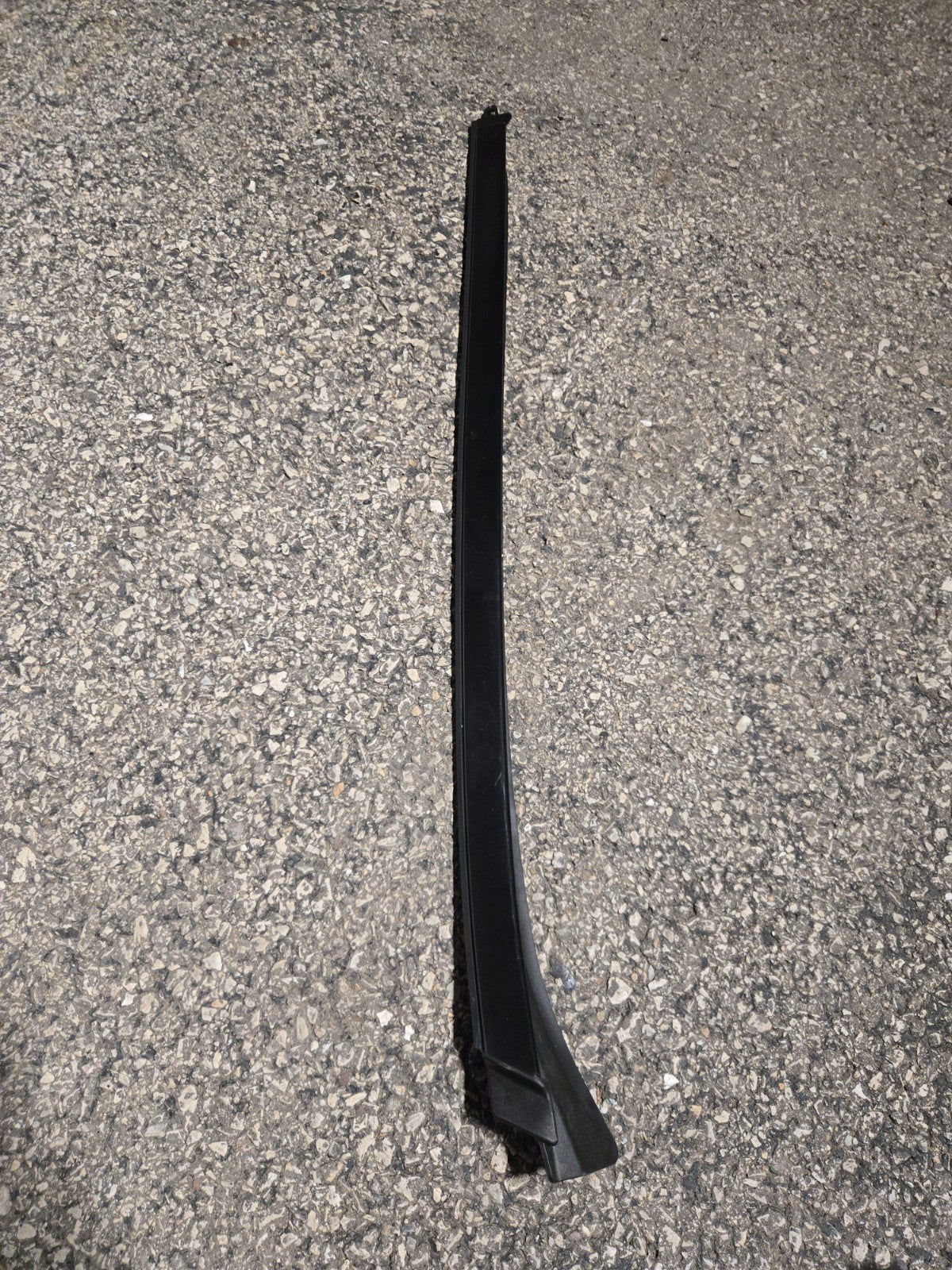 2020 - 2026 MERCEDES GLS450 X167 FRONT RIGHT A PILLAR MOLDING OEM A1676908812