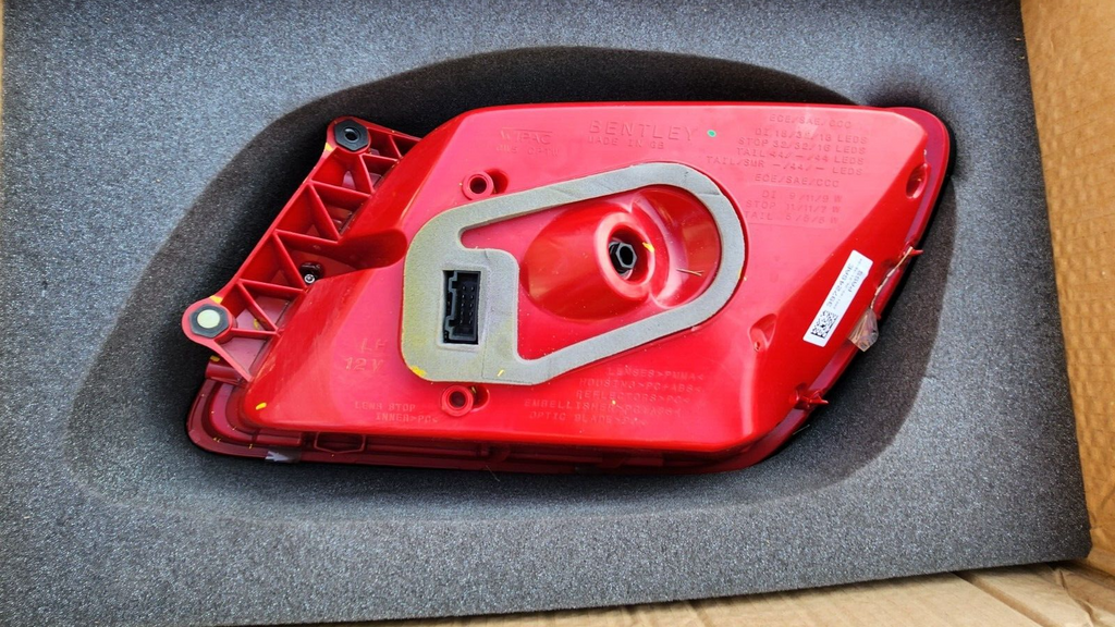 2020 2021 2022 BENTLEY FLYING SPUR LEFT DRIVER SIDE FULL LED TAILLIGHT OEM