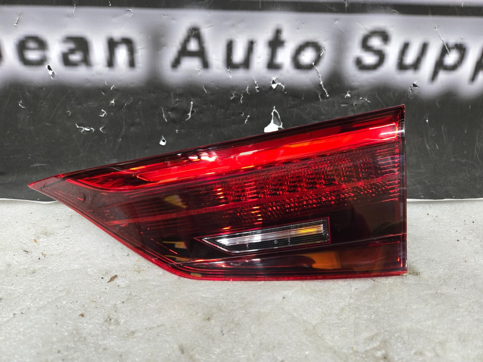2019-2020 Infiniti QX50 Right Passenger RH Inner Taillight Lamp 26550-5NA1A OEM