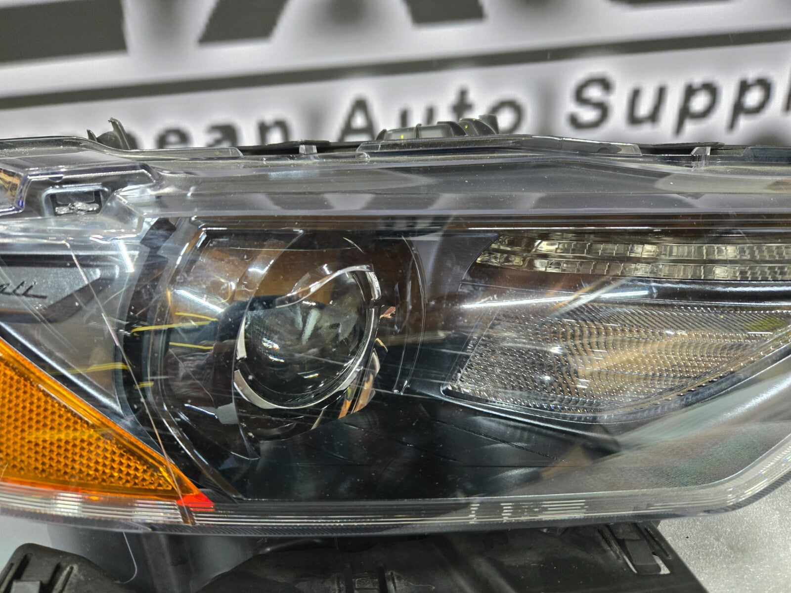 2017-2020 Maserati Levante Right RH Passenger HID Xenon Headlight 670034639 OEM