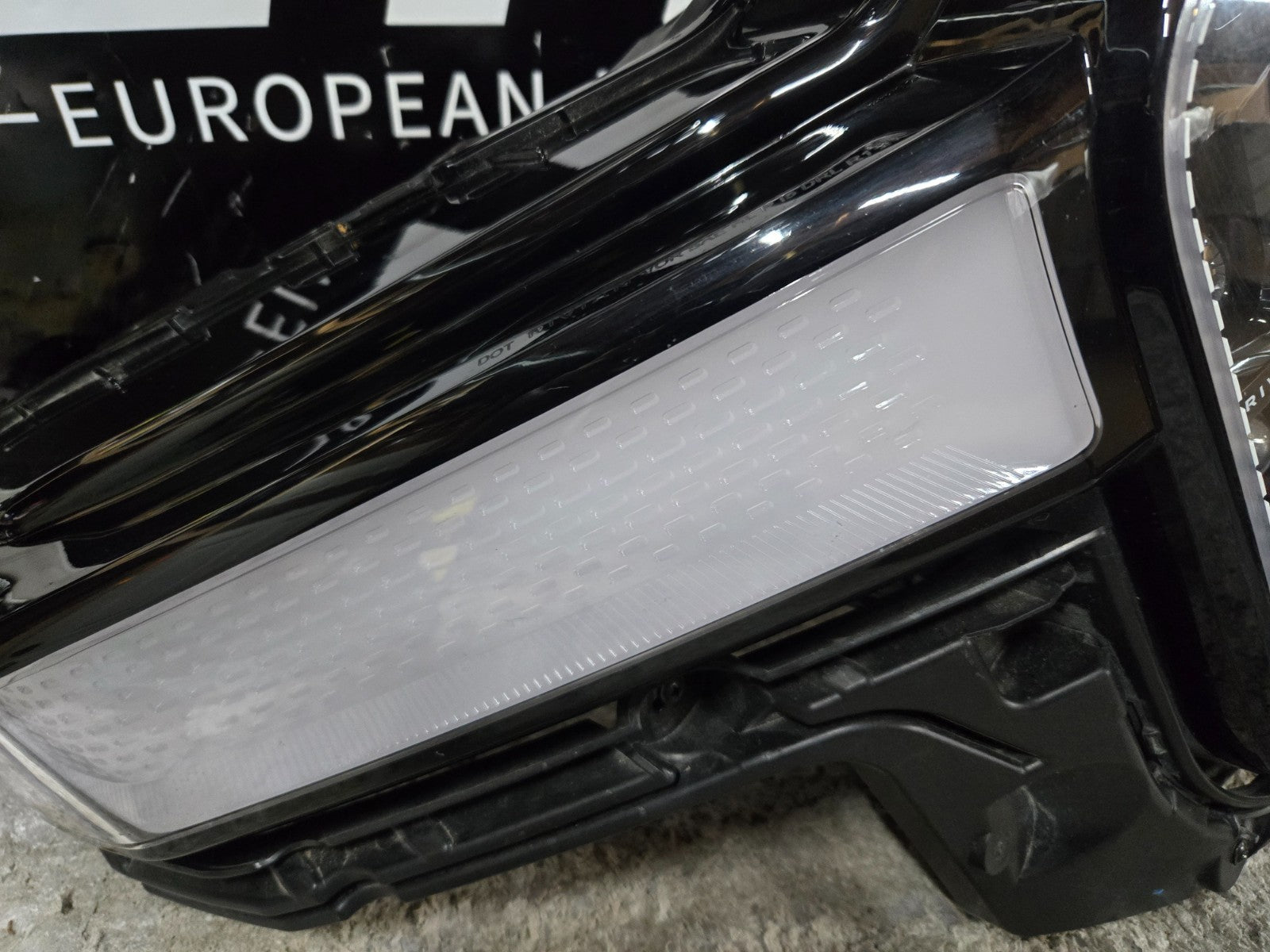 2022-2024 RIVIAN R1T R1S RIGHT PASSENGER SIDE RH HEADLIGHT LED OEM PT00000464-P
