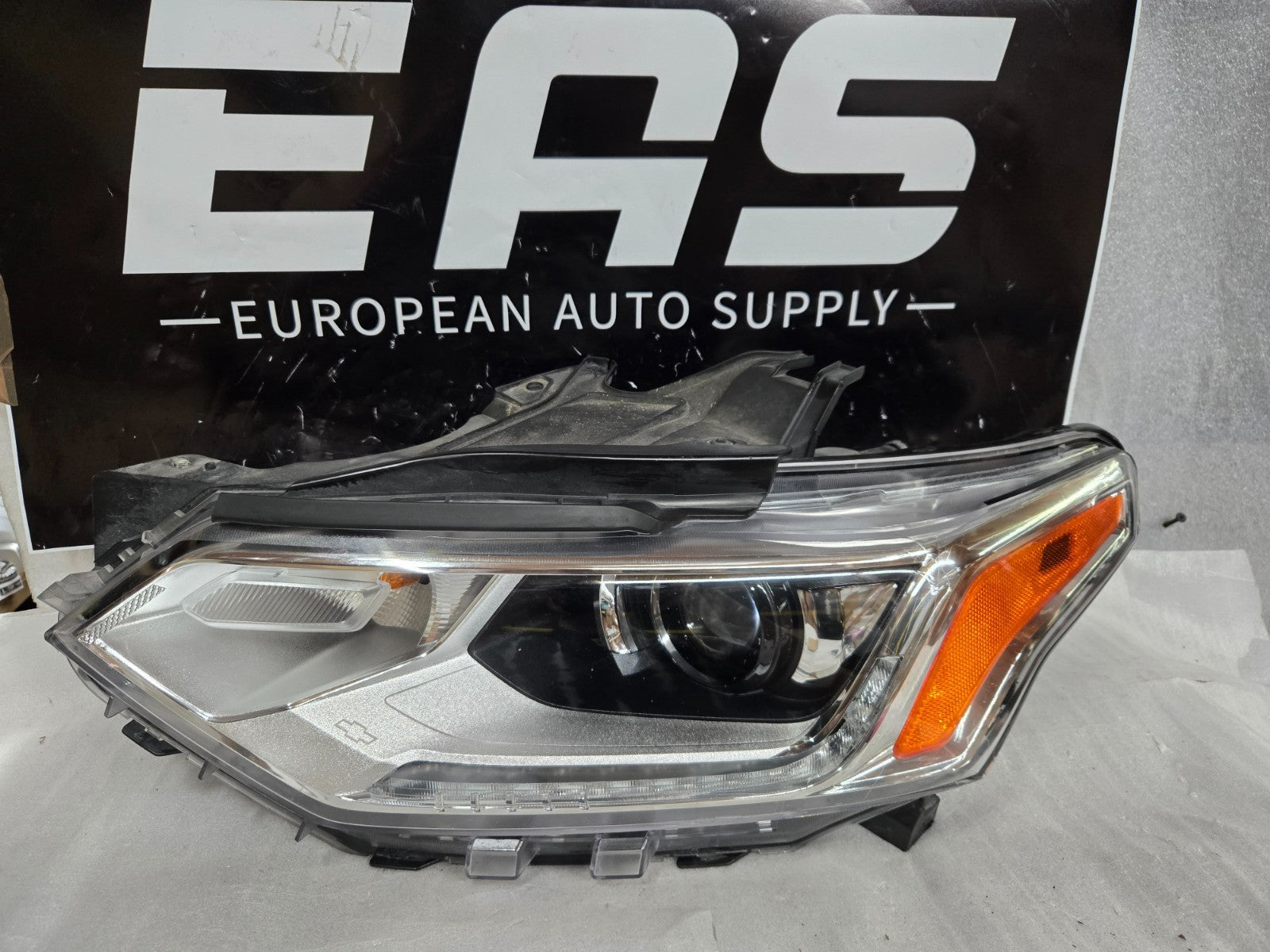2018-2021 Chevrolet Traverse Xenon HID Headlight Left LH Driver OEM 84721414