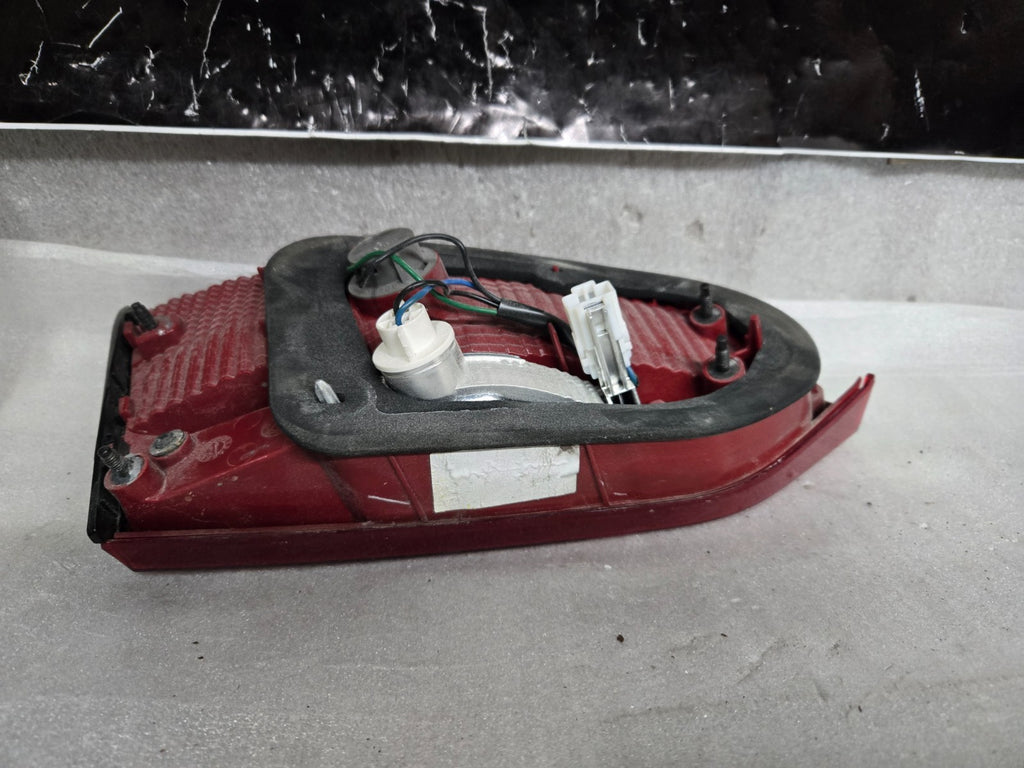 2017-2018 Hyundai Santa Fe Right RH Passenger Side Inner Halogen Tail Light OEM