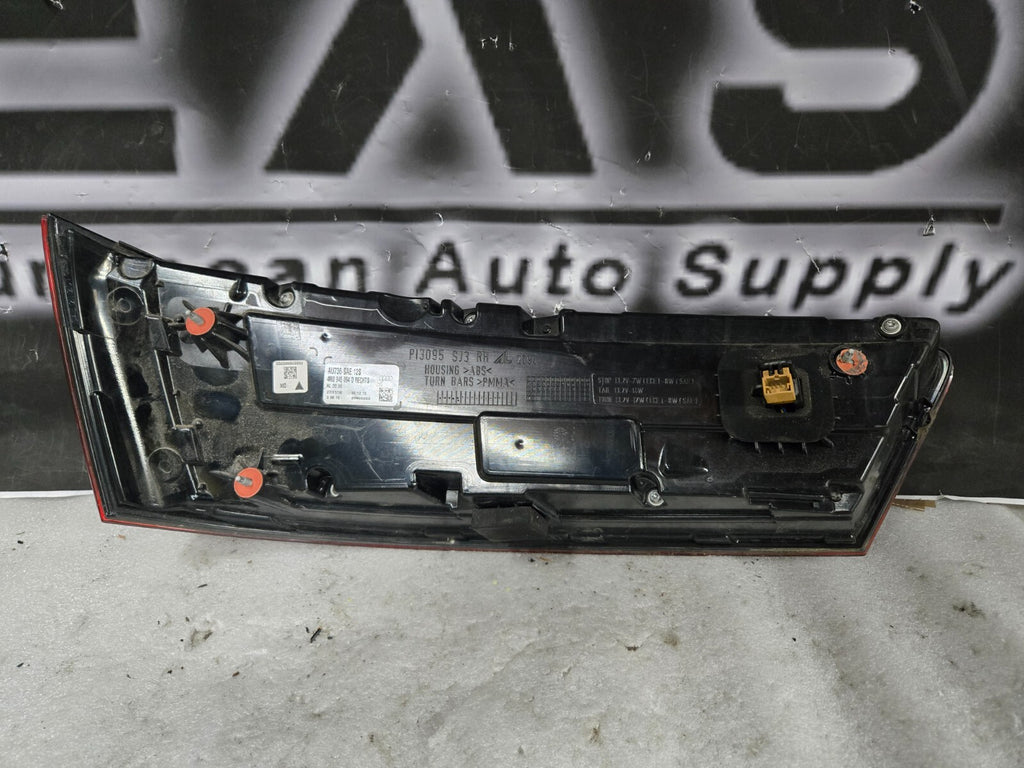 2017 2018 2019 Audi Q7 Tail Light LED RH Rear Right Passenger Side Genuine OEM