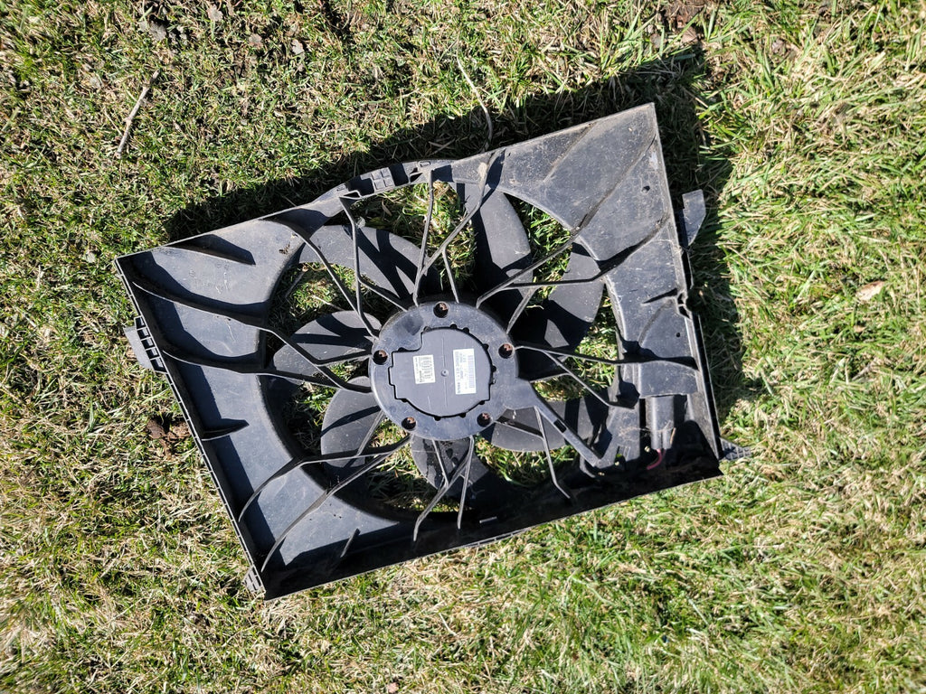 07-13 Mercedes W221 S550 S400 Engine Cooling Fan Motor Assembly 2215000993 OEM