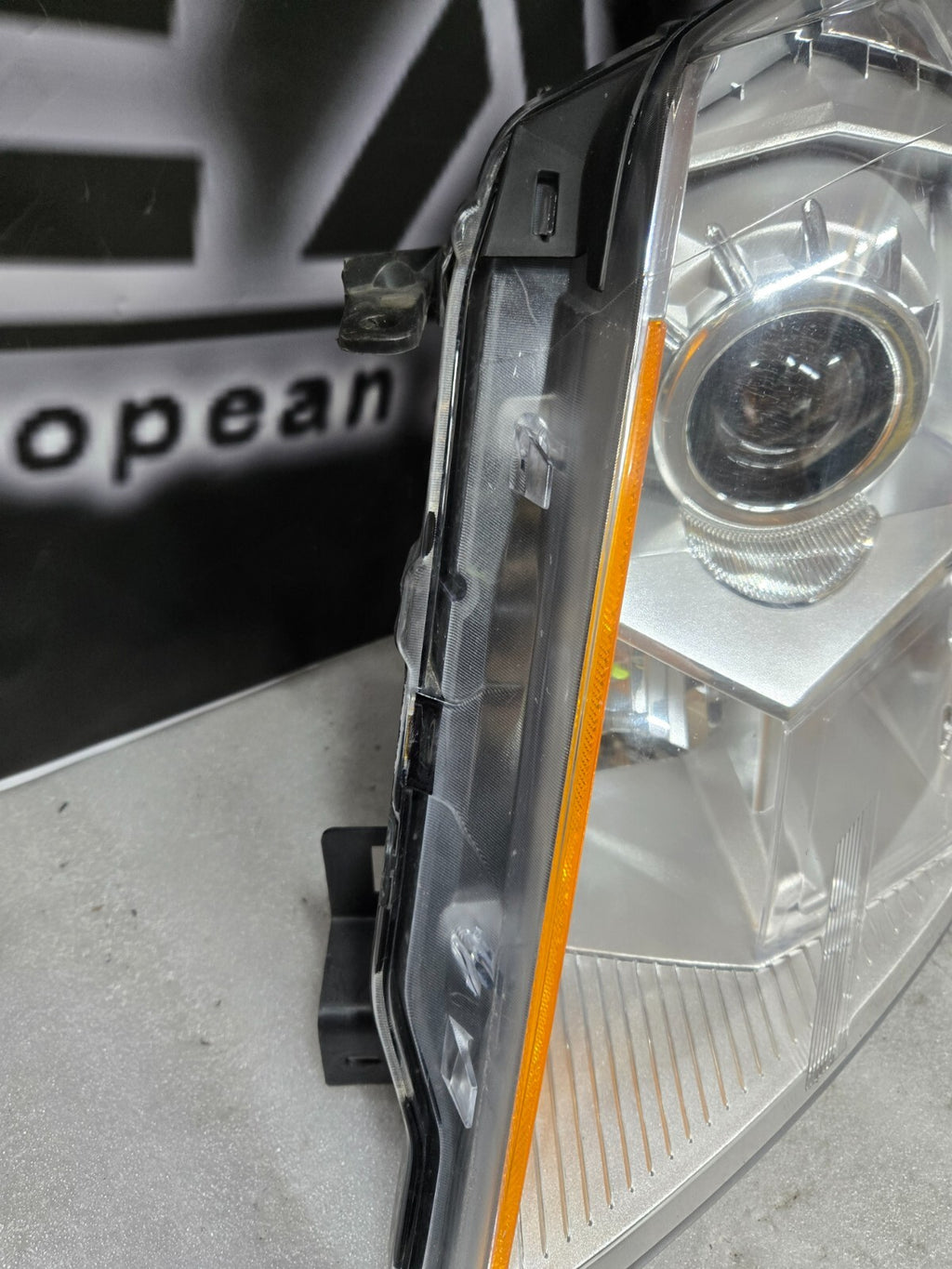 2010-2013 Cadillac SRX Left Driver Side Headlight Halogen 22853872 AFTERMARKET