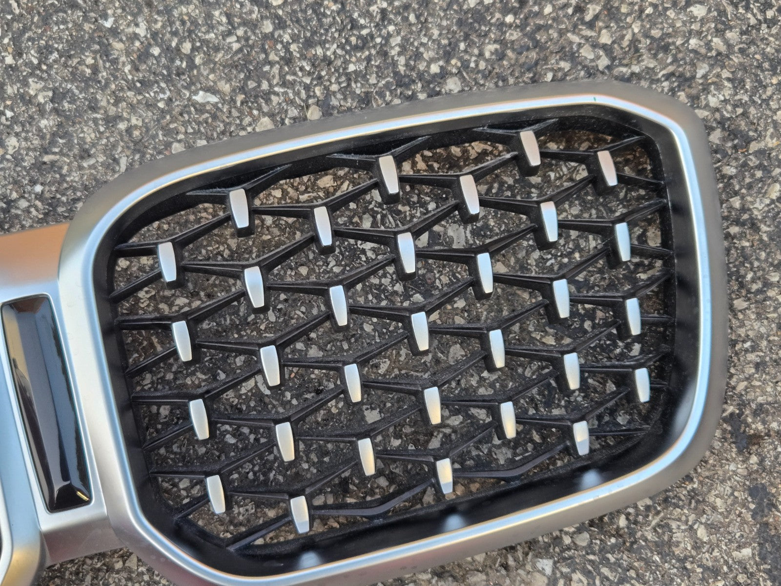 2022-2024 BMW X4 G02 OEM FRONT UPPER KIDNEY GRILLE | SILVER & BLACK 10627111
