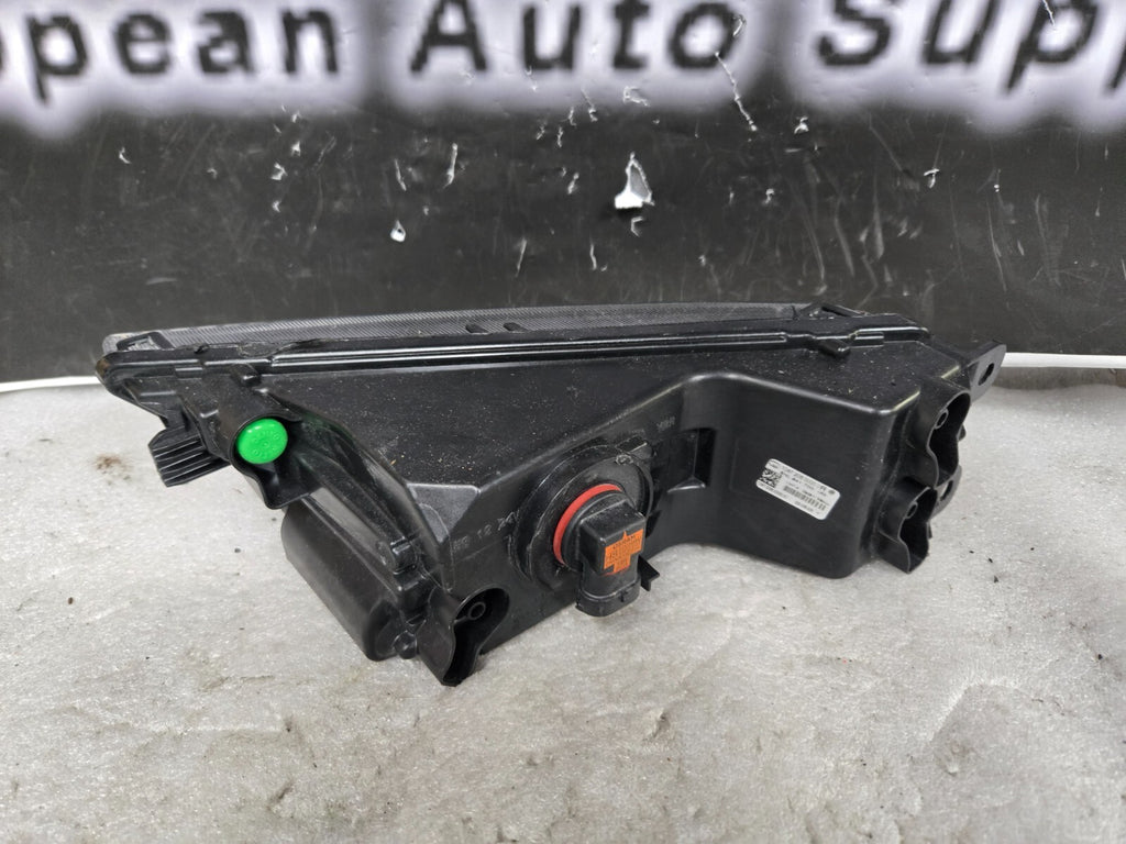 2018-2022 Volkswagen Tiguan Right Passenger Side Halogen Fog Light 5NL941700 OEM