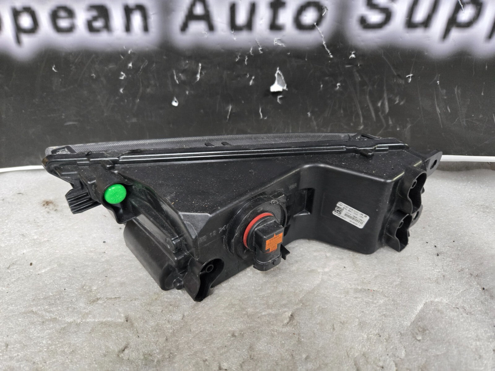 2018-2022 Volkswagen Tiguan Right Passenger Side Halogen Fog Light 5NL941700 OEM