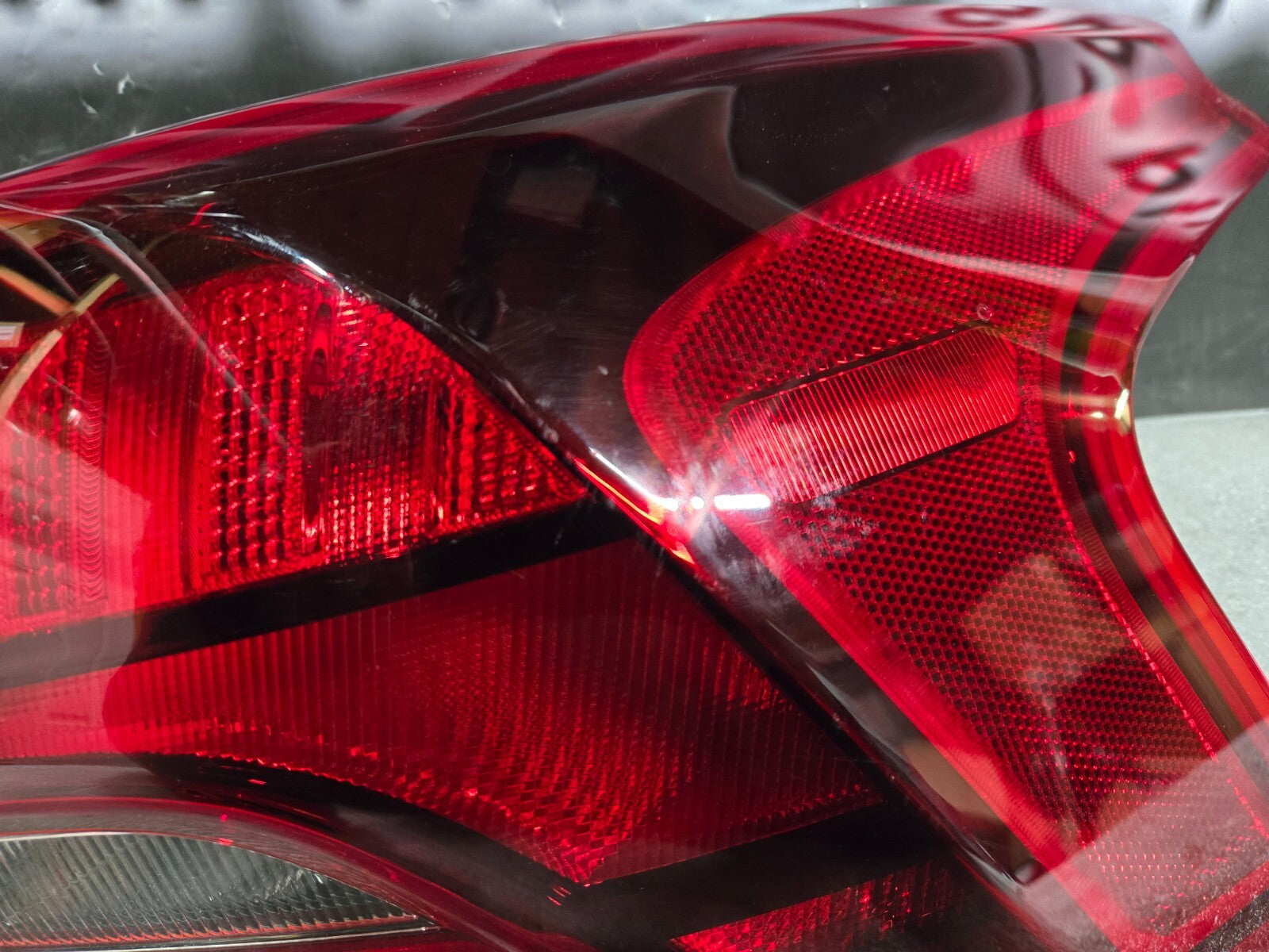 2021 2022 2023 Hyundai Santa Fe Right RH Halogen Taillight OEM 92402-S2500